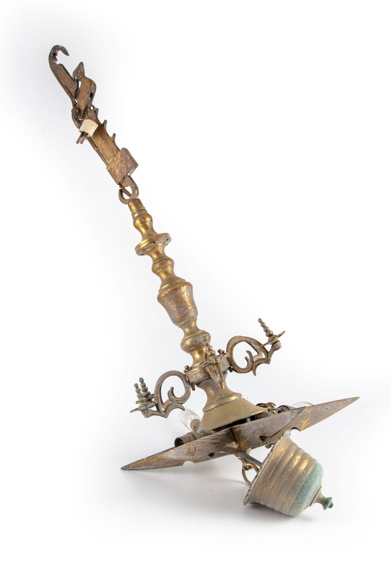 Null JUDAICA

Lampe de Shabbat de type judenstem en bronze, étoile à six branche&hellip;
