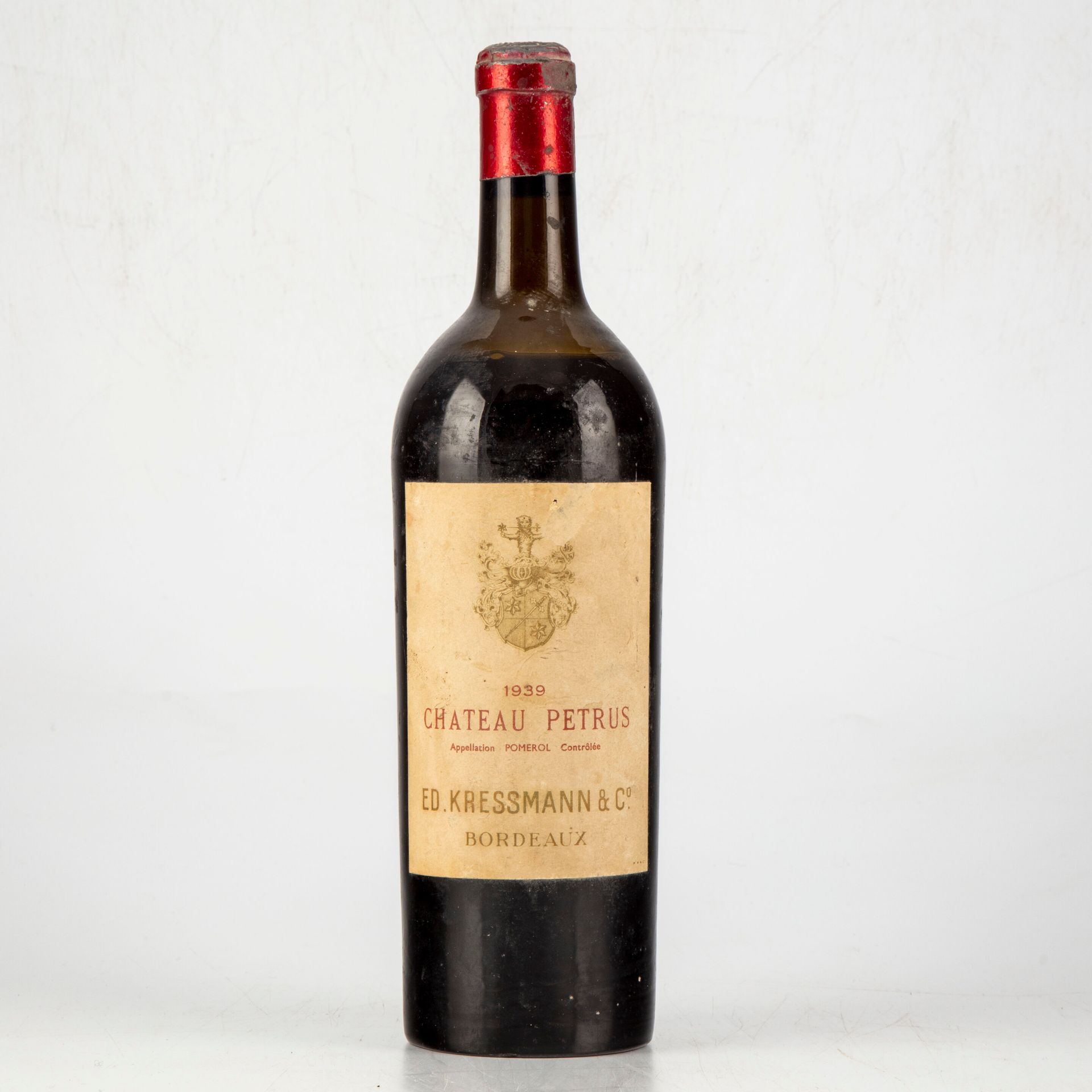 Null 1 bouteille de Chateau PETRUS 1939 ed. Kressmann & Cie 

Mi-épaule, étiquet&hellip;