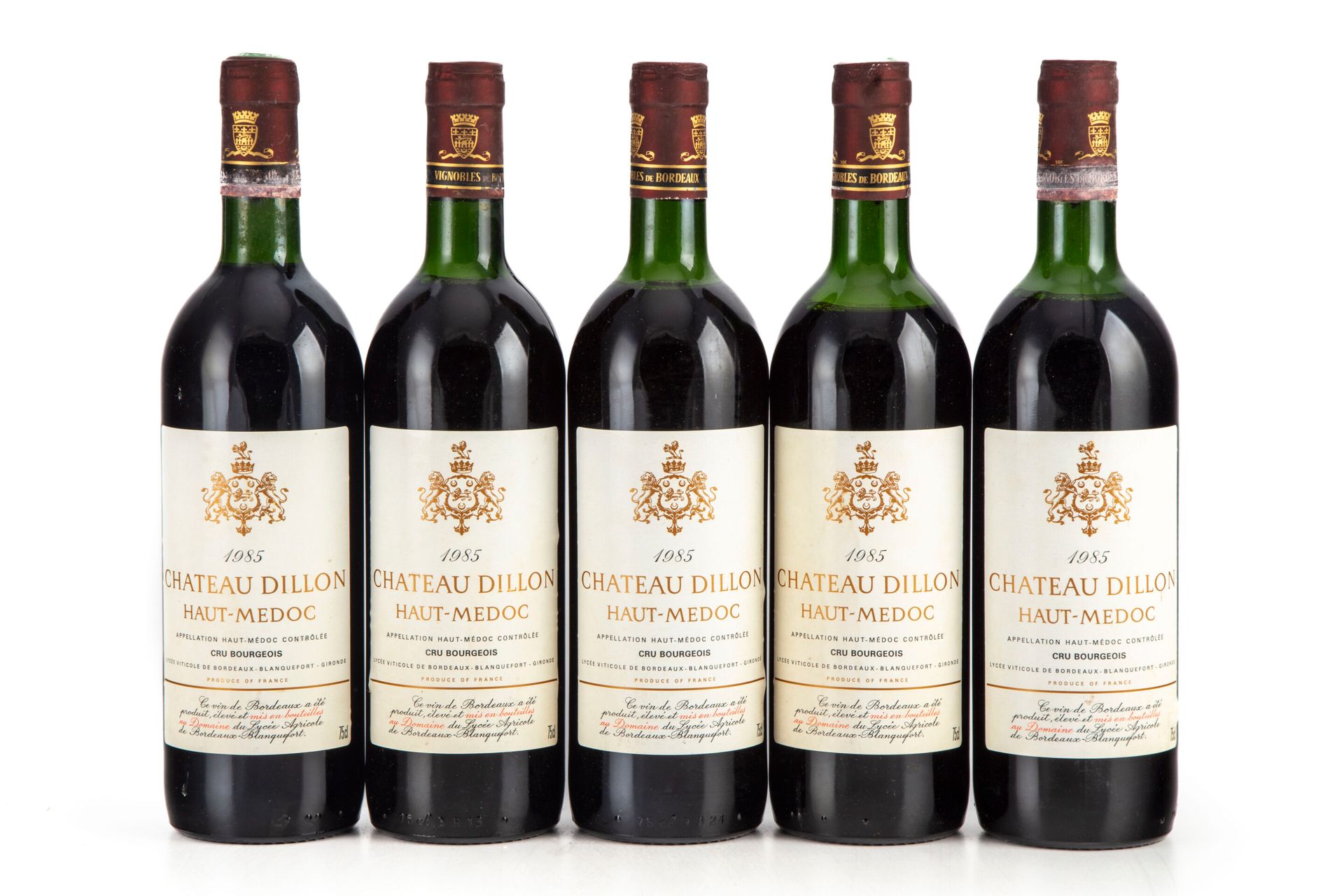 Null "11 bouteilles Château Dillon 1985 Haut-Médoc

(N. 6 he, 3 lb, 2 me, E. Tlt&hellip;