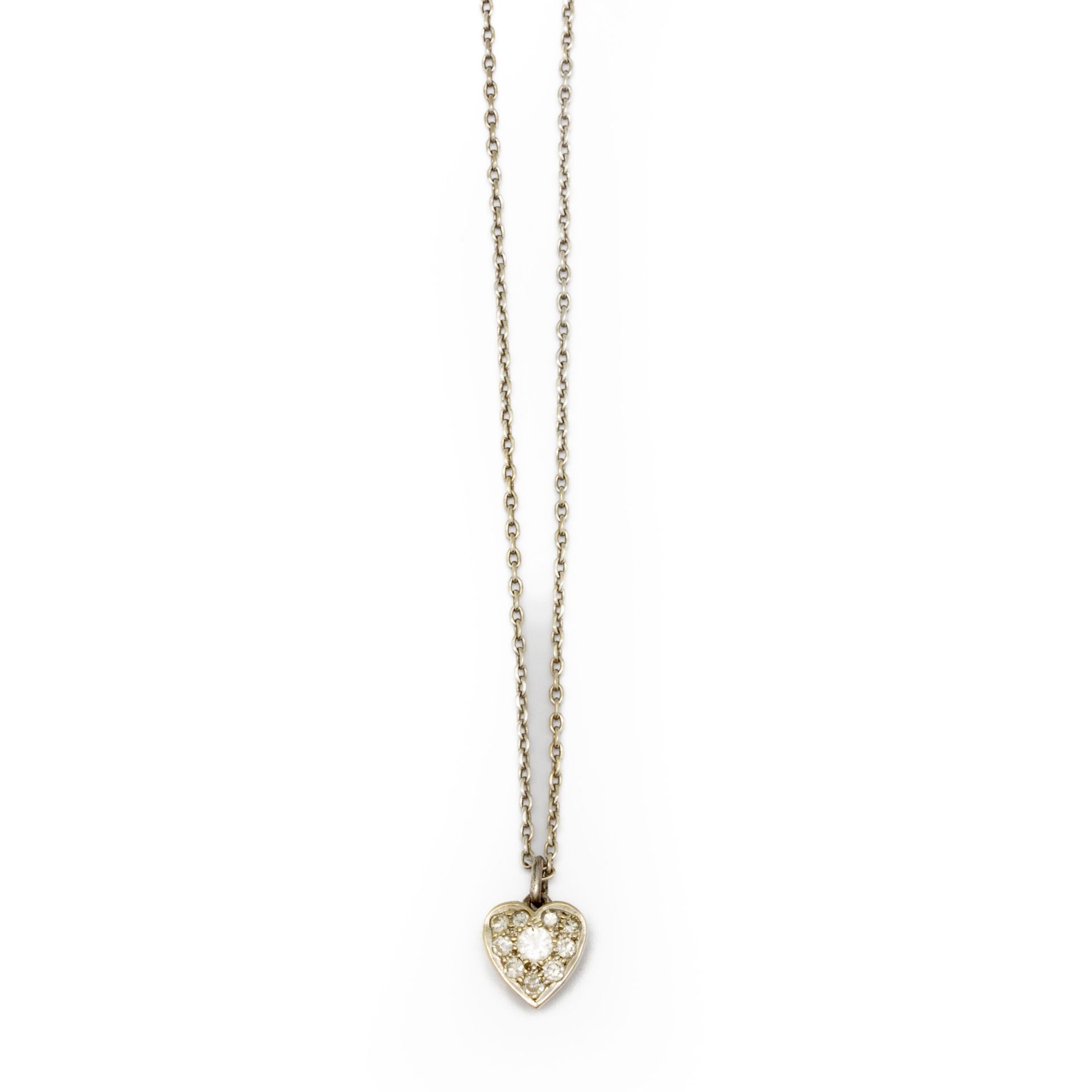 Null Pendentif en forme de coeur serti griffes d'un pavage de petits diamants da&hellip;