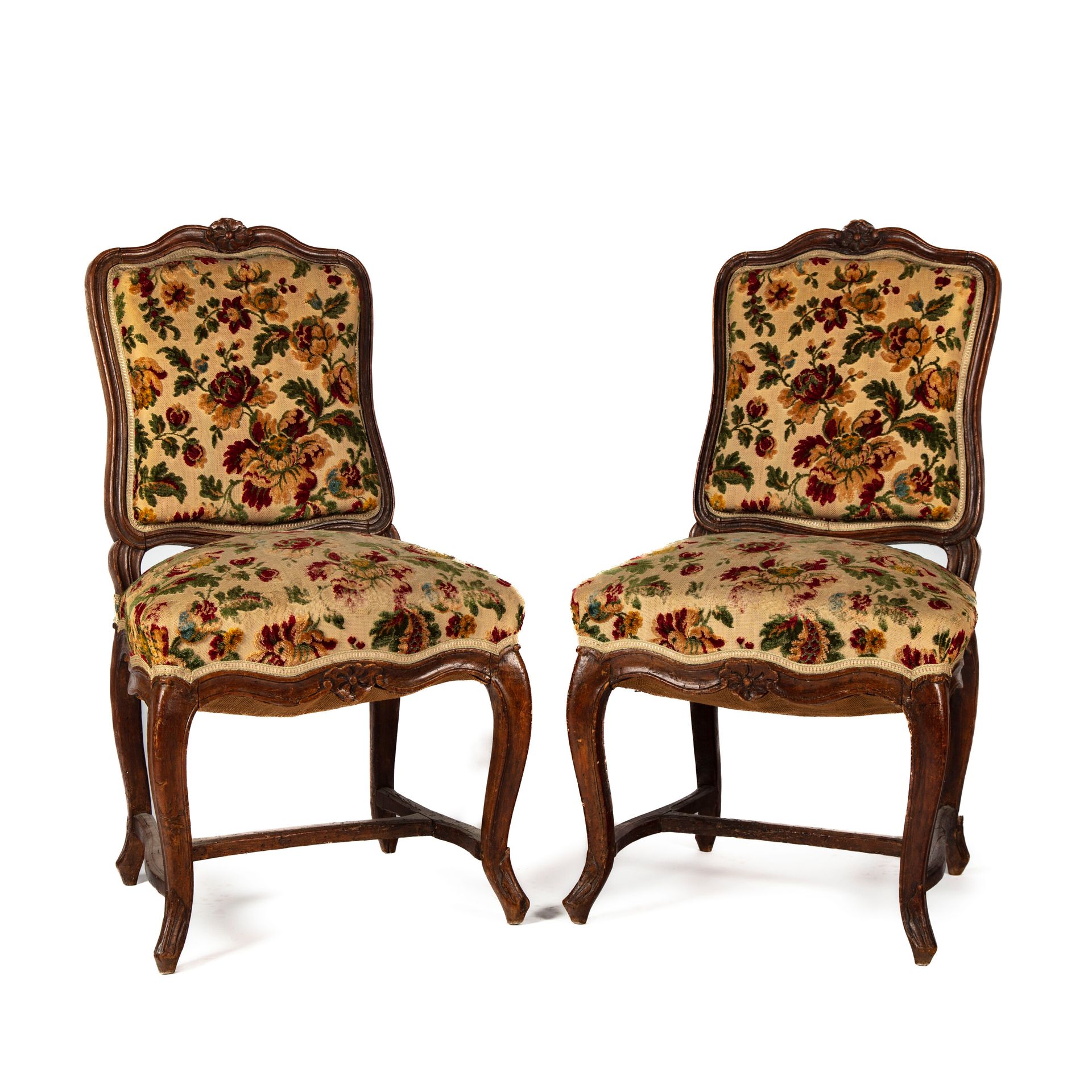 Null Pair of chairs in natural wood molded and carved with a shell. Straight bac&hellip;