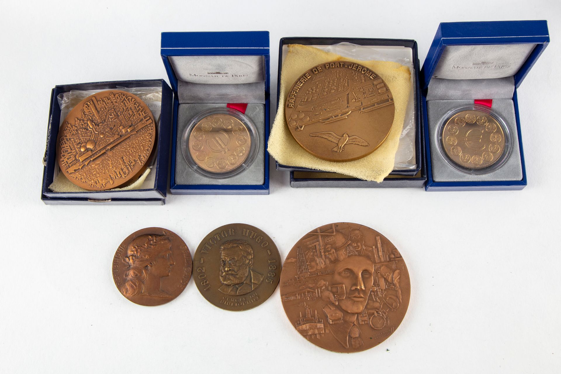 Null Serie di medaglie in bronzo: Cercle du bibliophile, ESSO, Raffinerie de Por&hellip;