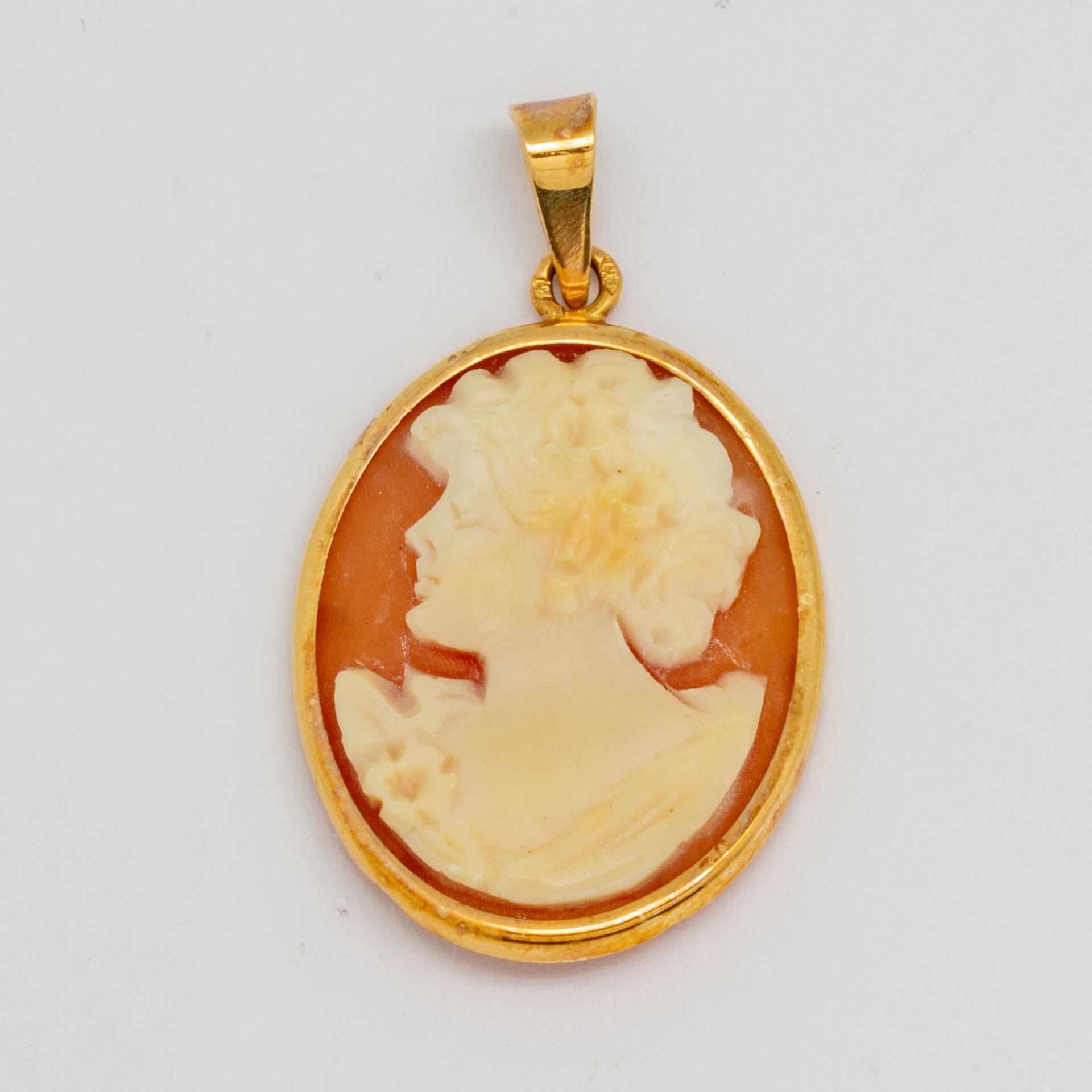 Null Cameo, yellow gold setting
Gross weight : 2,9 g