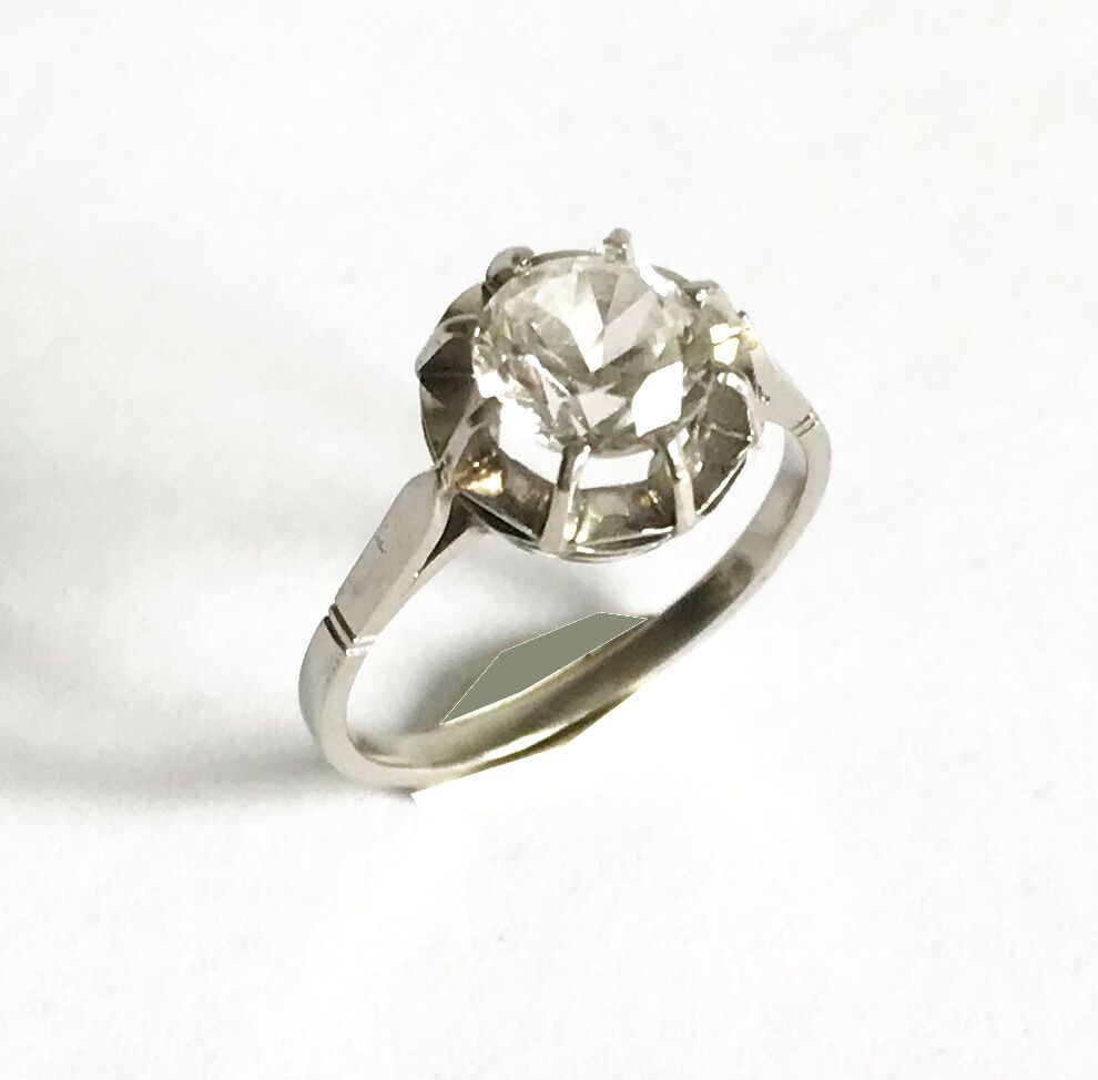 Null 白金戒指，镶嵌白色 "单颗 "宝石
毛重 : 3,60 g