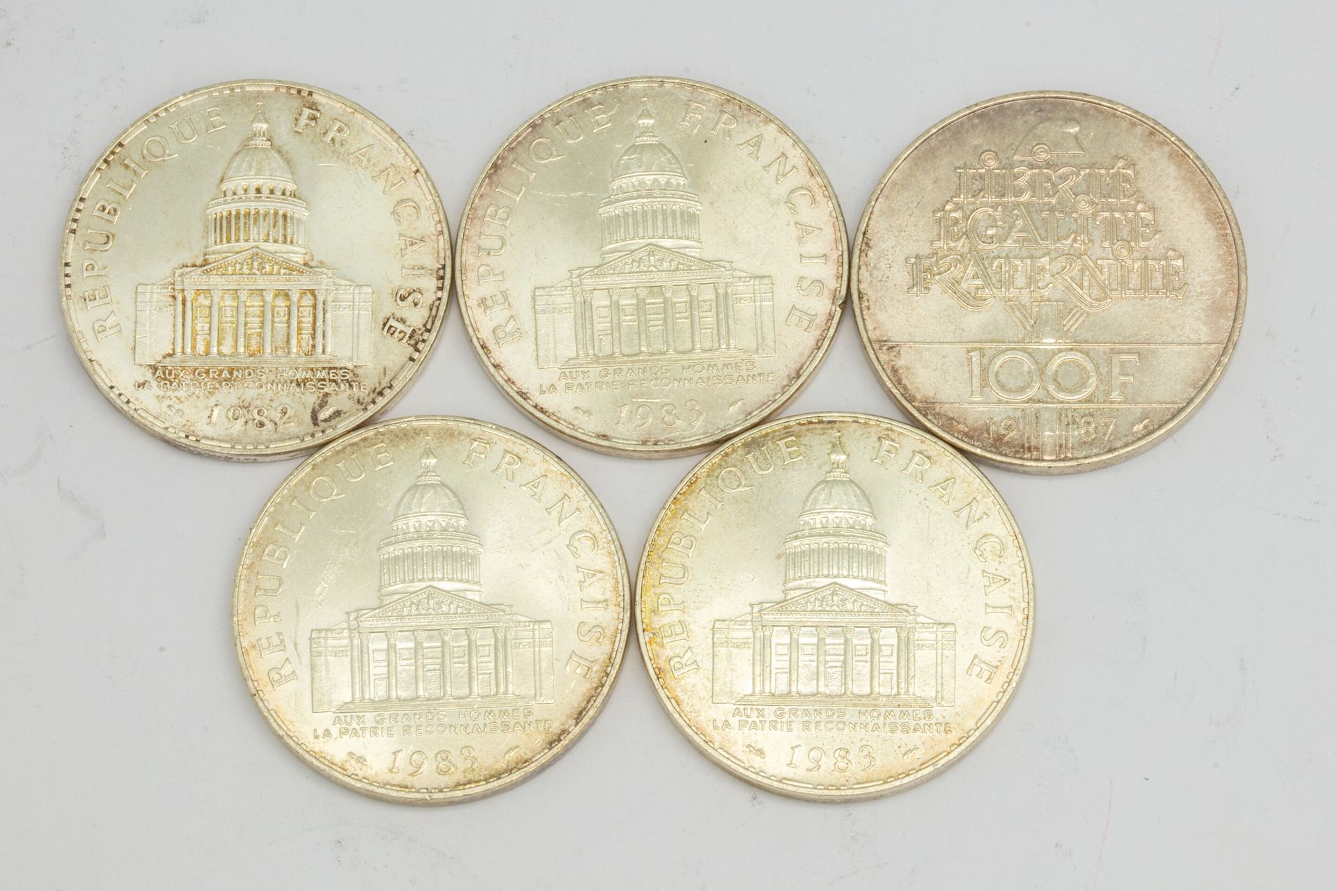 Null Set di 5 monete commemorative da 100 franchi 1983,1987,1982
Peso: 75,3 g