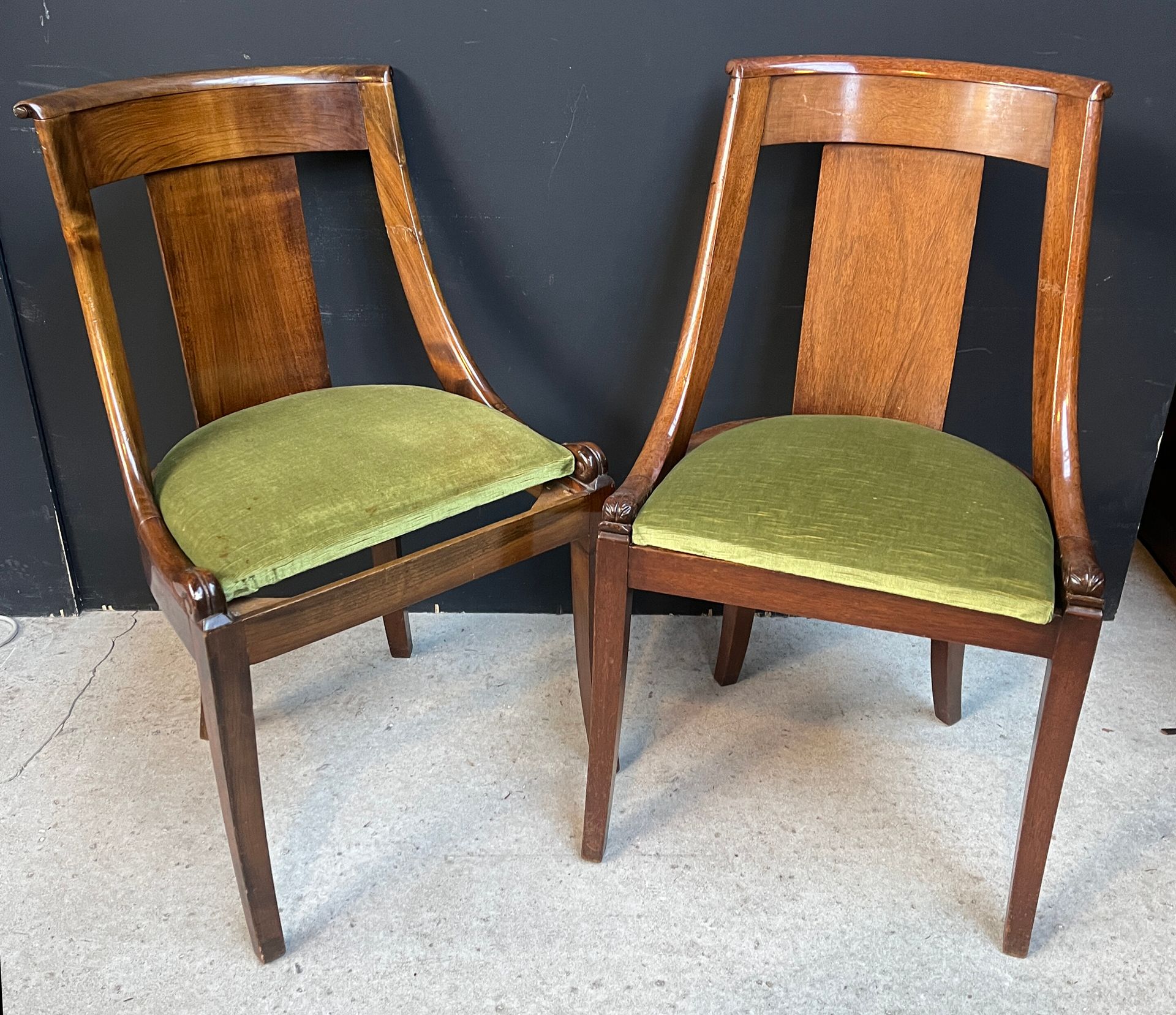 Null Pair of mahogany veneered gondola chairs with openwork back. Seat with gale&hellip;