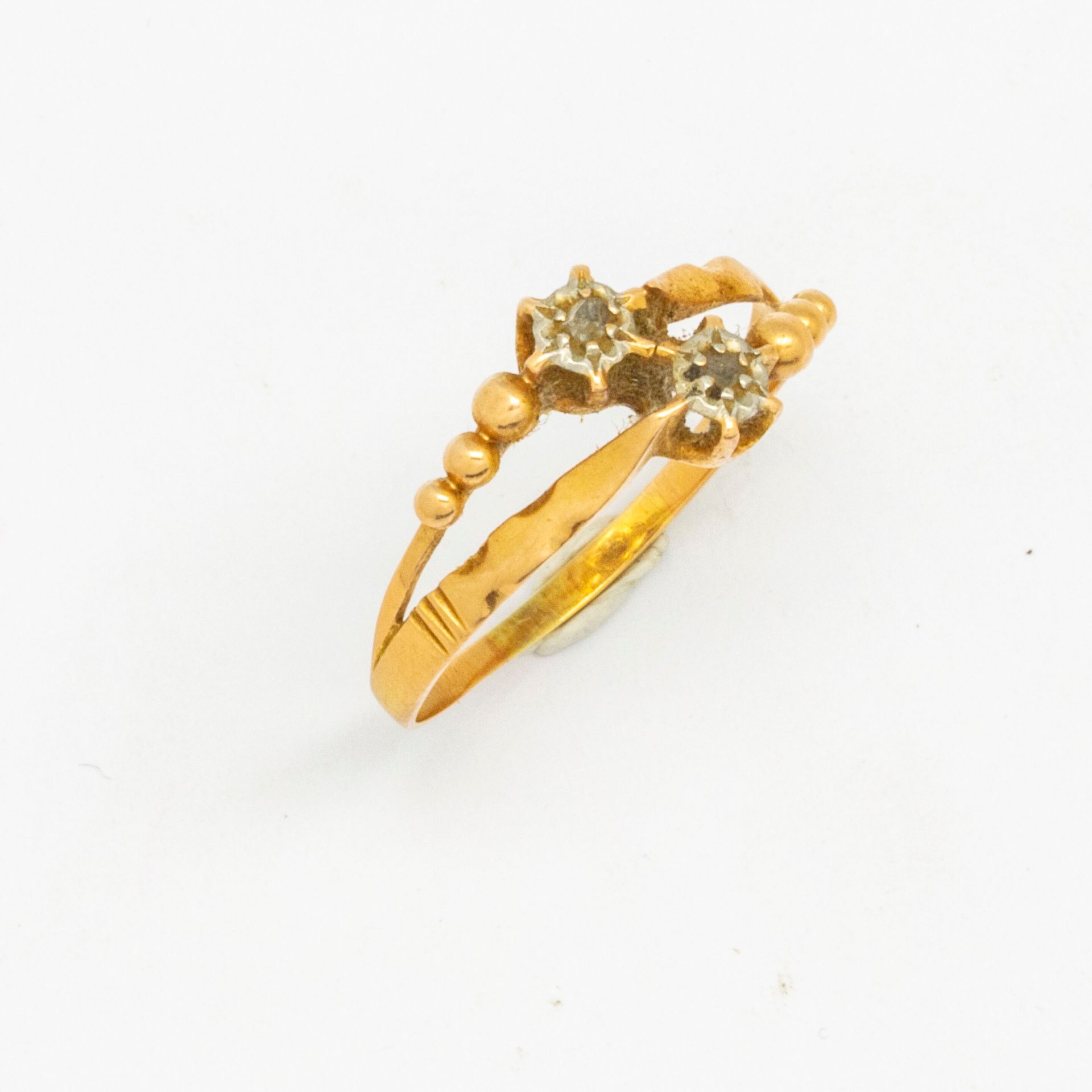 Null Yellow gold ring set with two small diamonds 
Gross weight : 1,5 g