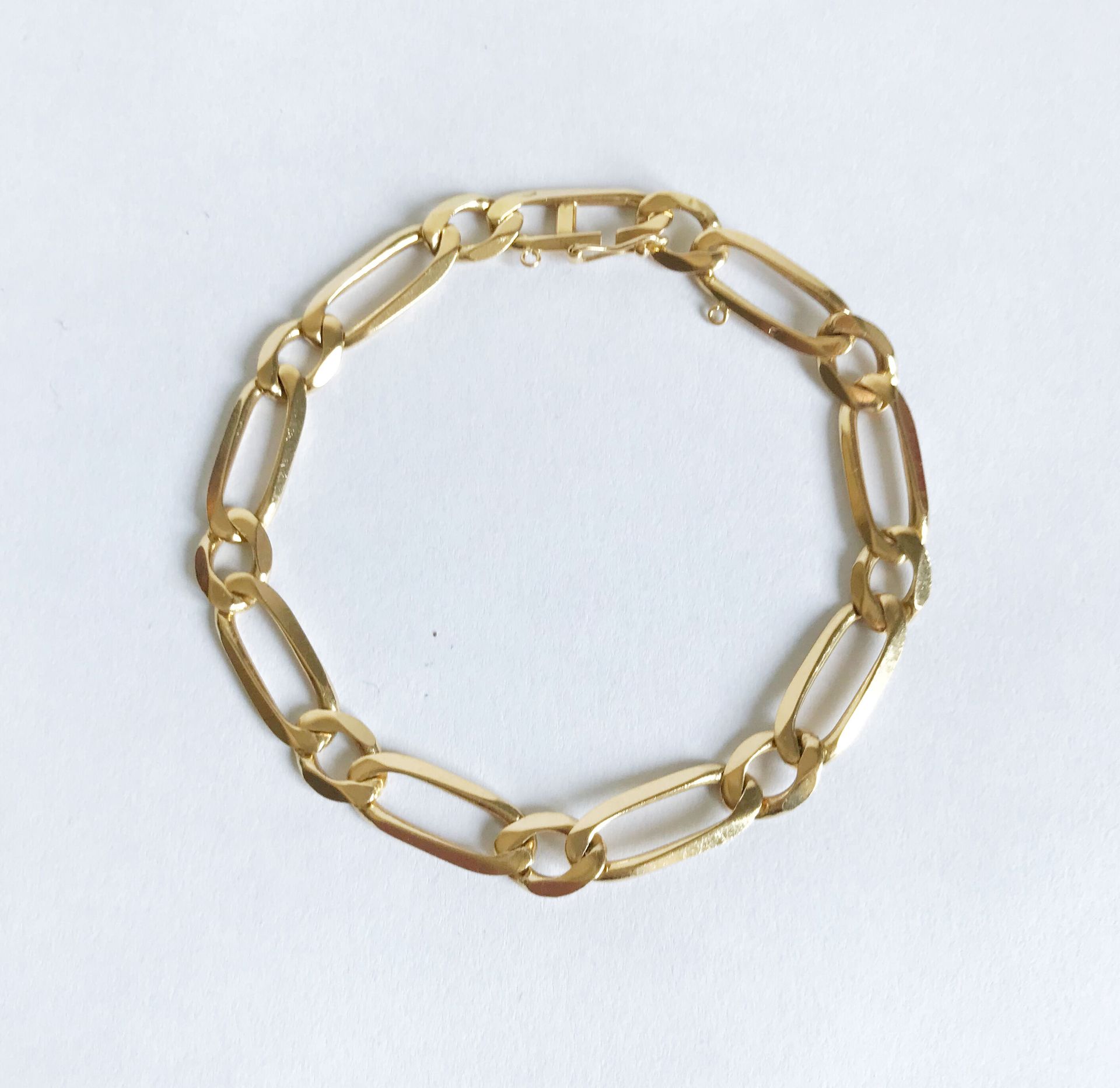 Null Bracelet in yellow gold (750th) with horse links
weight : 13 g