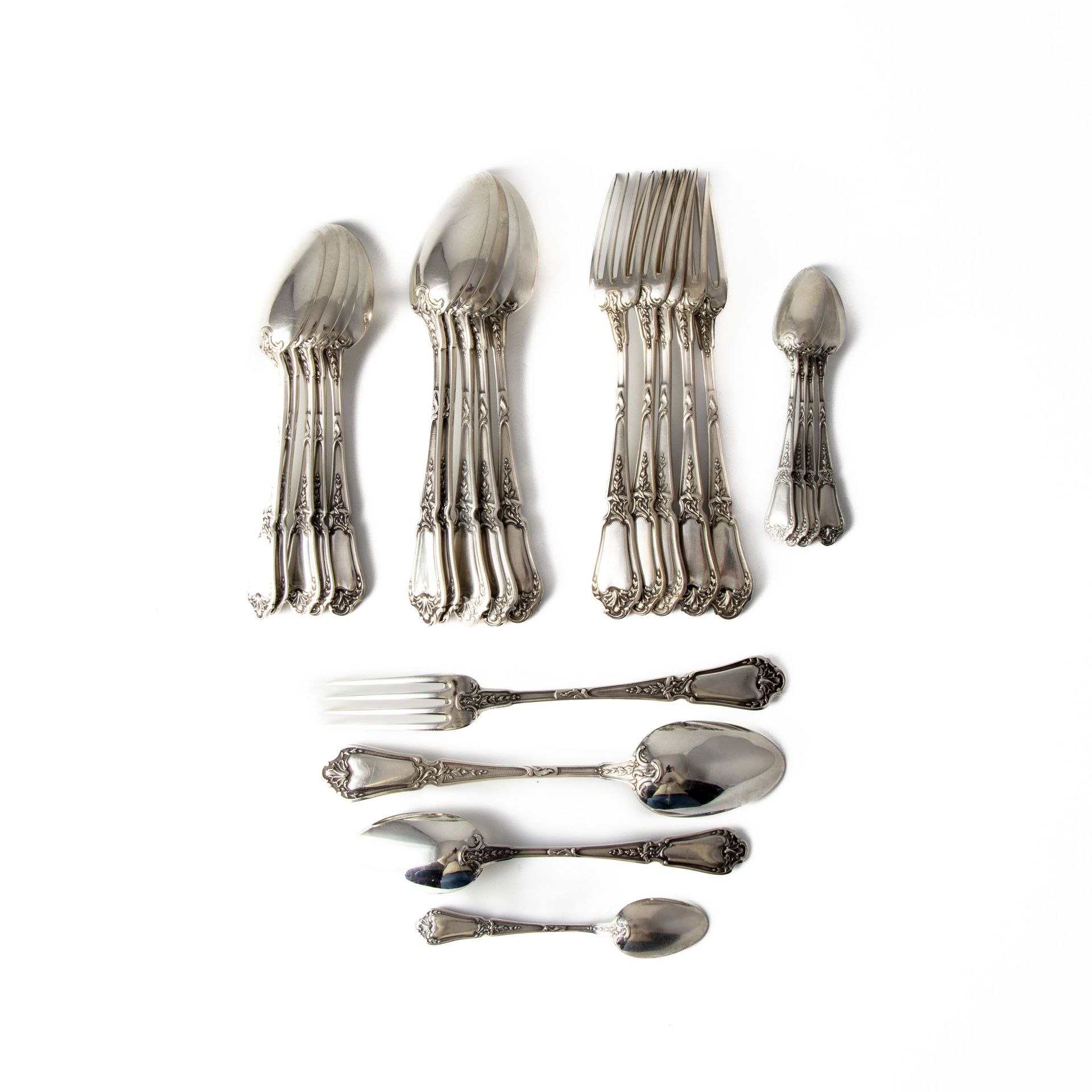 Null Part of a silver set of cutlery including 6 large cutlery pieces, 6 dessert&hellip;
