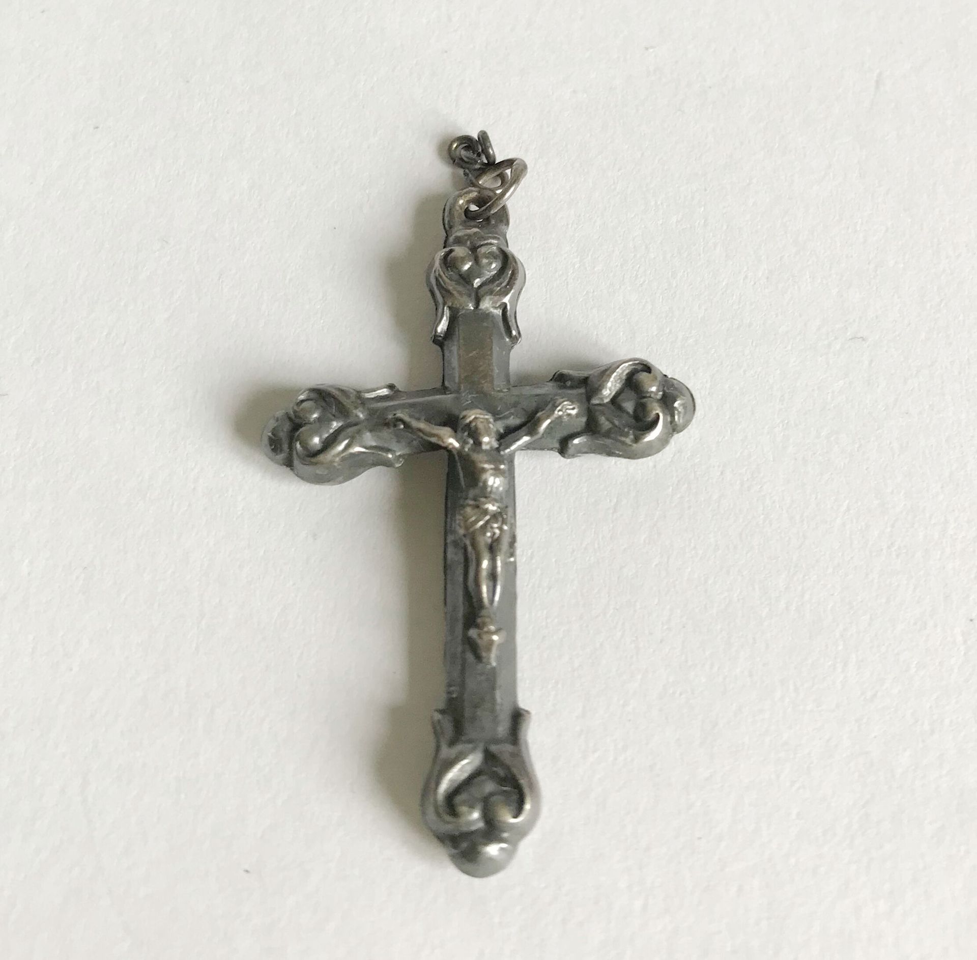 Null Medallion cross in silver. End of the XIXth century
Weight : 1 g.