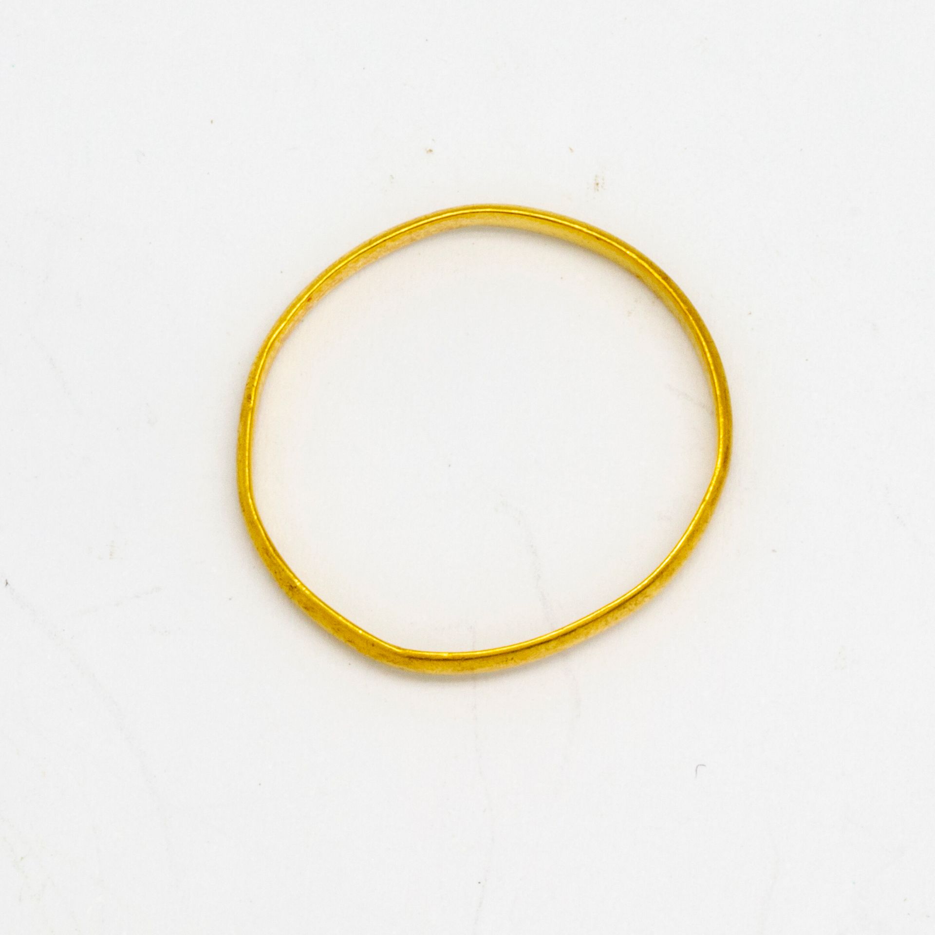 Null Yellow gold wedding band 
weight : 1,4 g