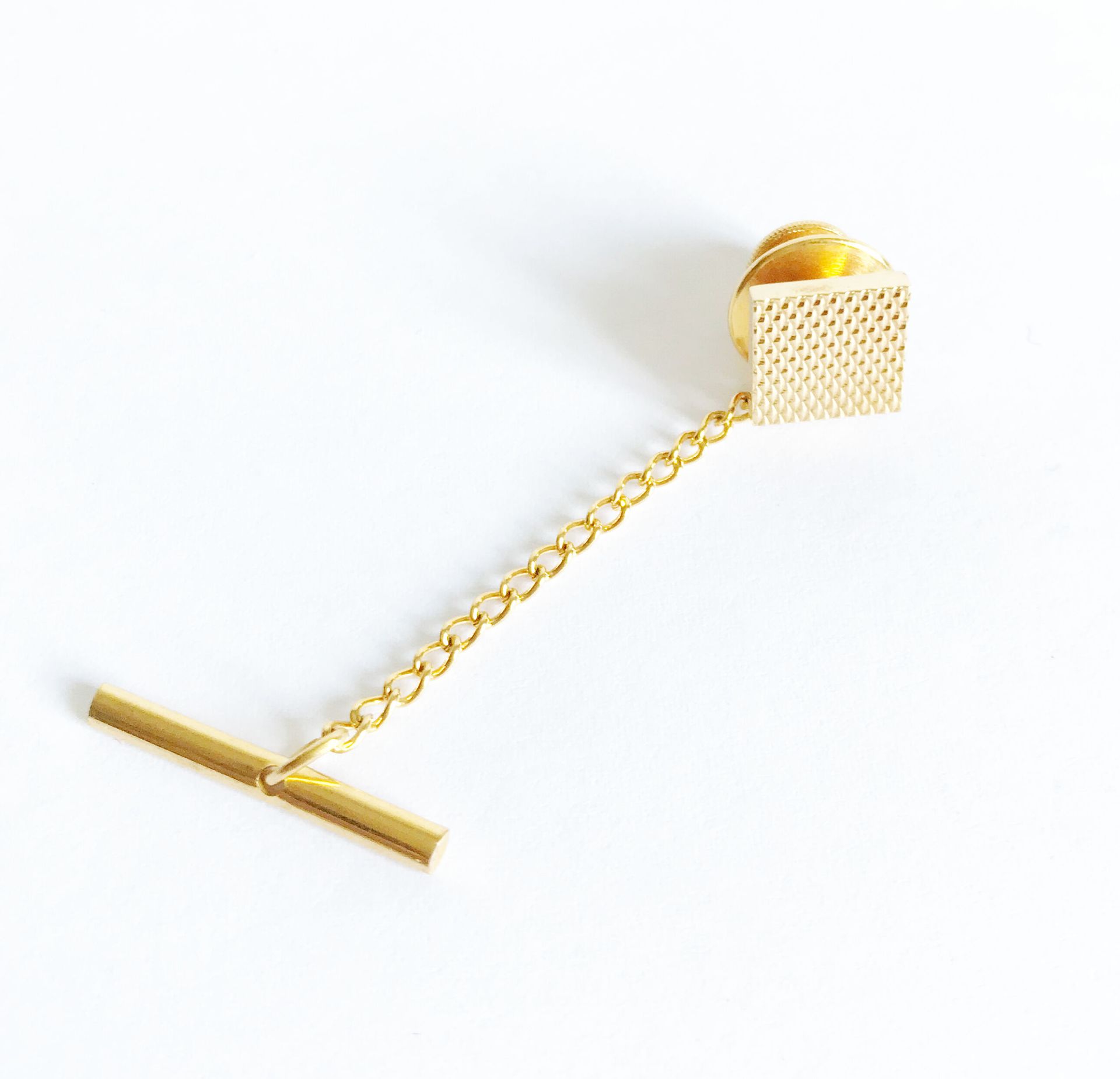 Null Botón de collar cuadrado de oro amarillo guilloché (18K/750º) con cierre y &hellip;