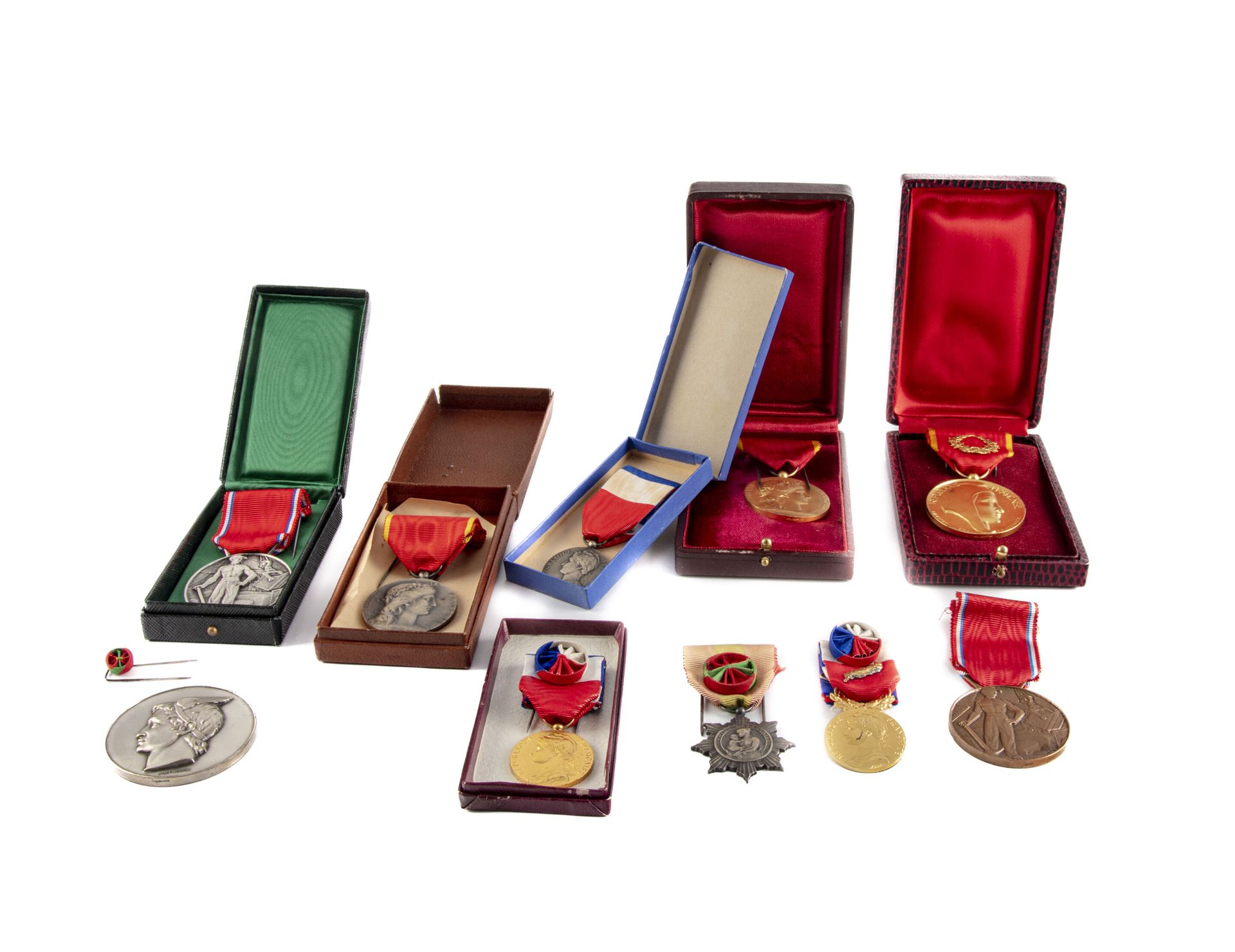 Null Set of 7 silver medals including: medal of the industrial society of the Ea&hellip;
