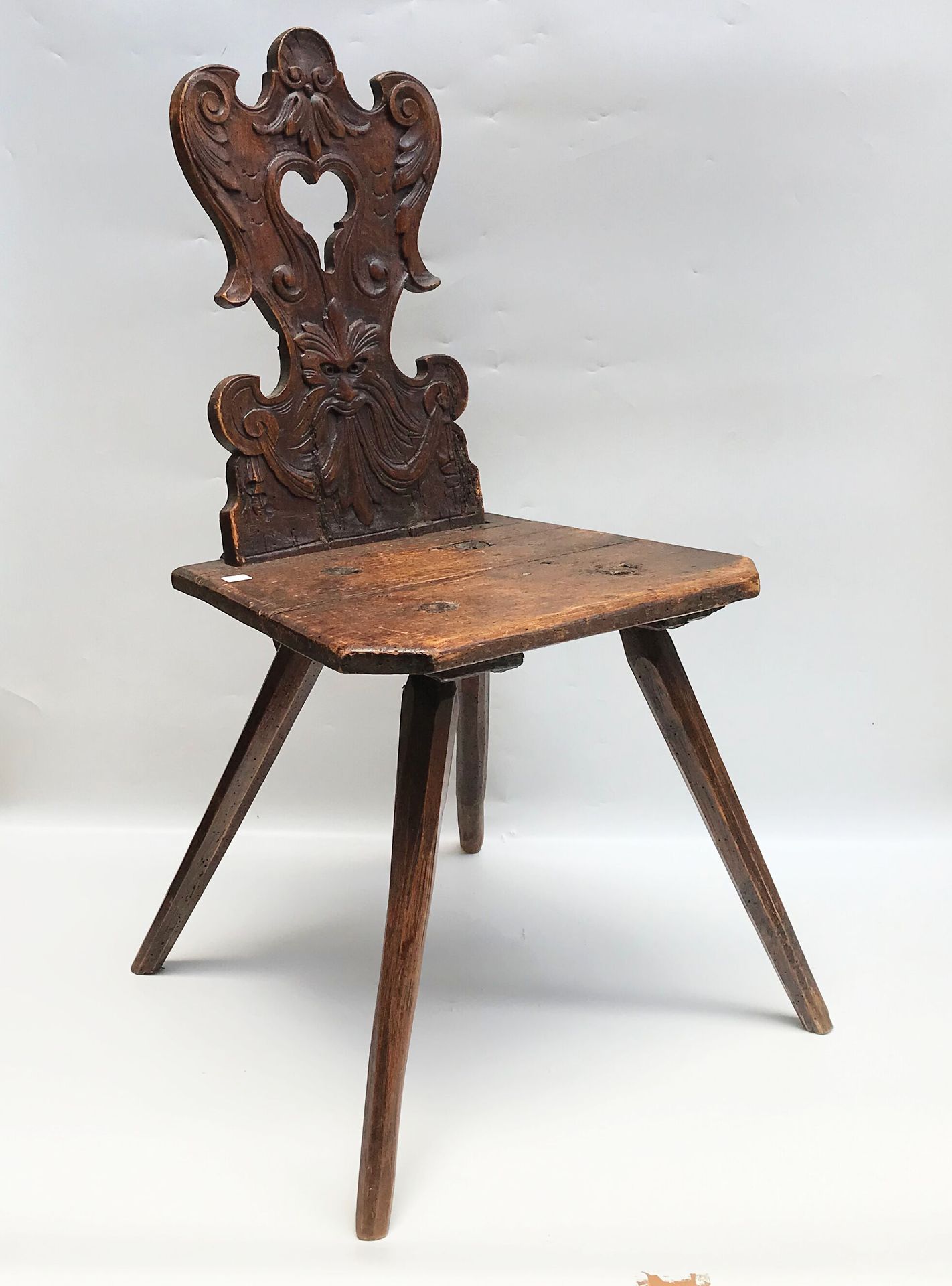 Null Chaise alsacienne en bois naturel à dossier sculpté
Restauration et petits &hellip;