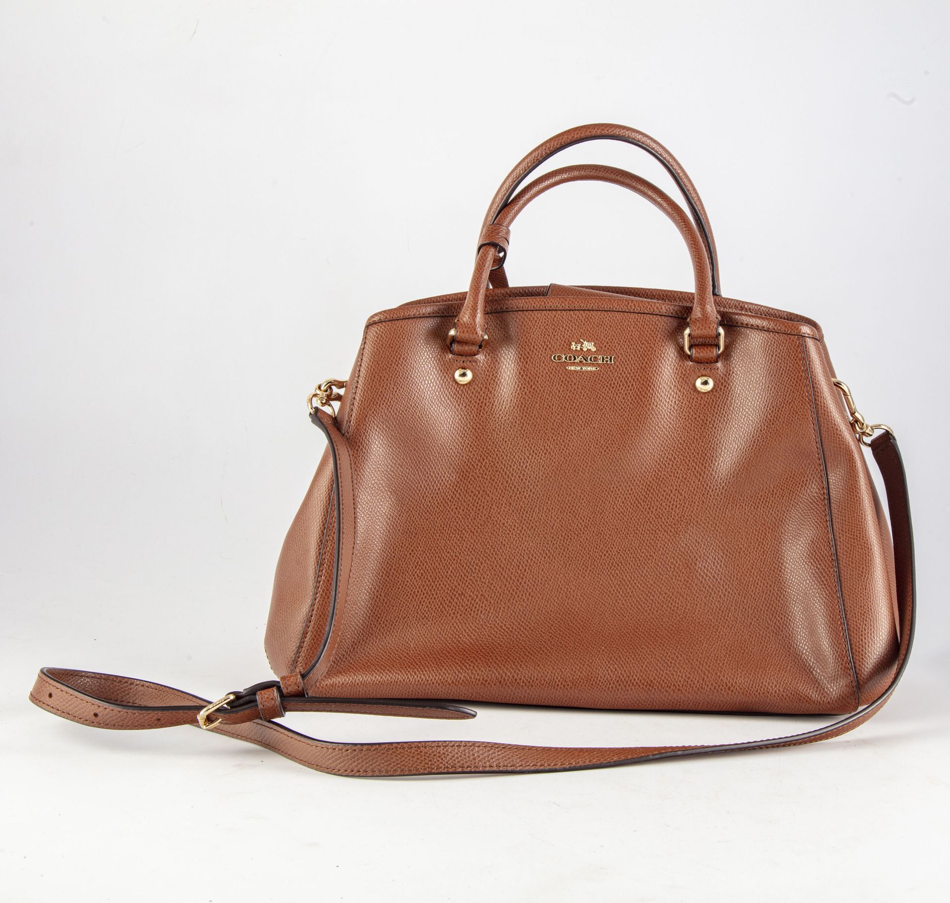Null COACH New York 
Leather handbag in camel color. Gold metal trim. Shoulder s&hellip;