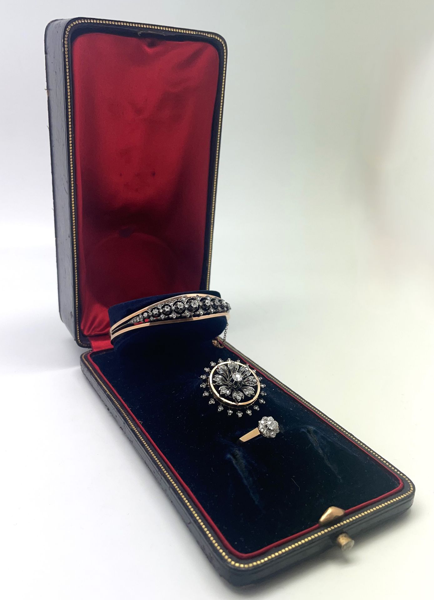 Null Demi-parure Napoléon III en or, argent et diamants, composée :
- Bracelet r&hellip;