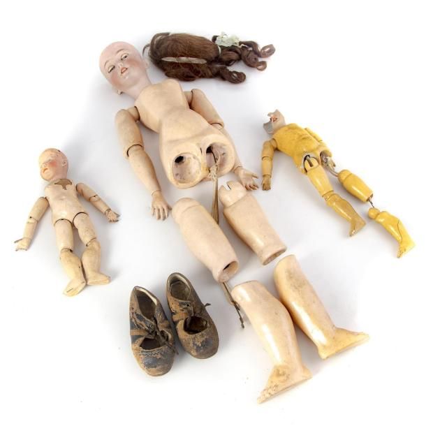 Null 3 poupées accidentées tête en porcelaine corps en célulloide ou en bois H. &hellip;
