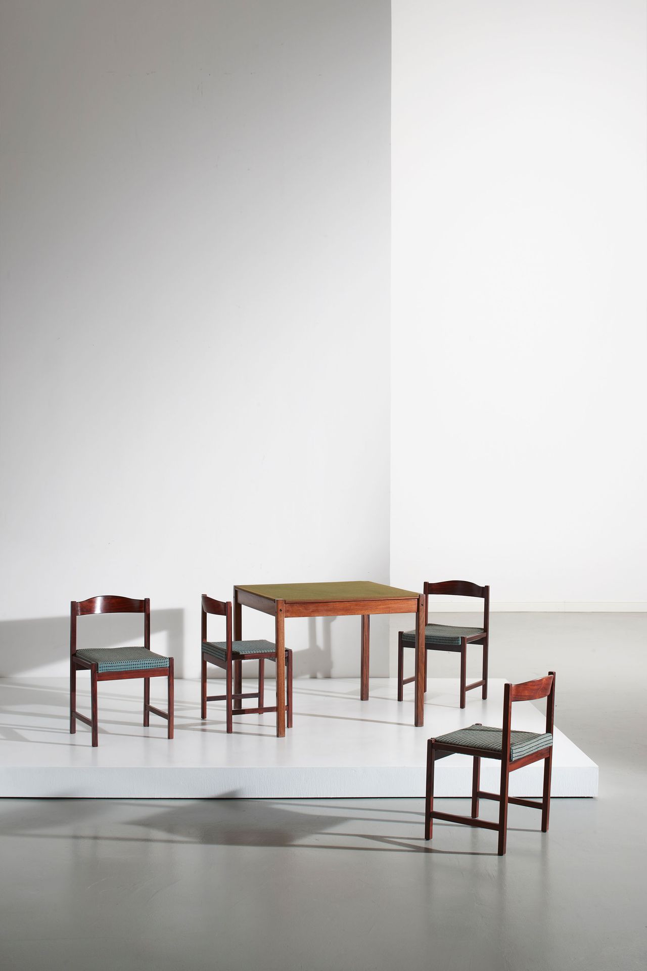 Ettore Sottsass A table with reversible top and four chairs. Exotic wood, felt, &hellip;