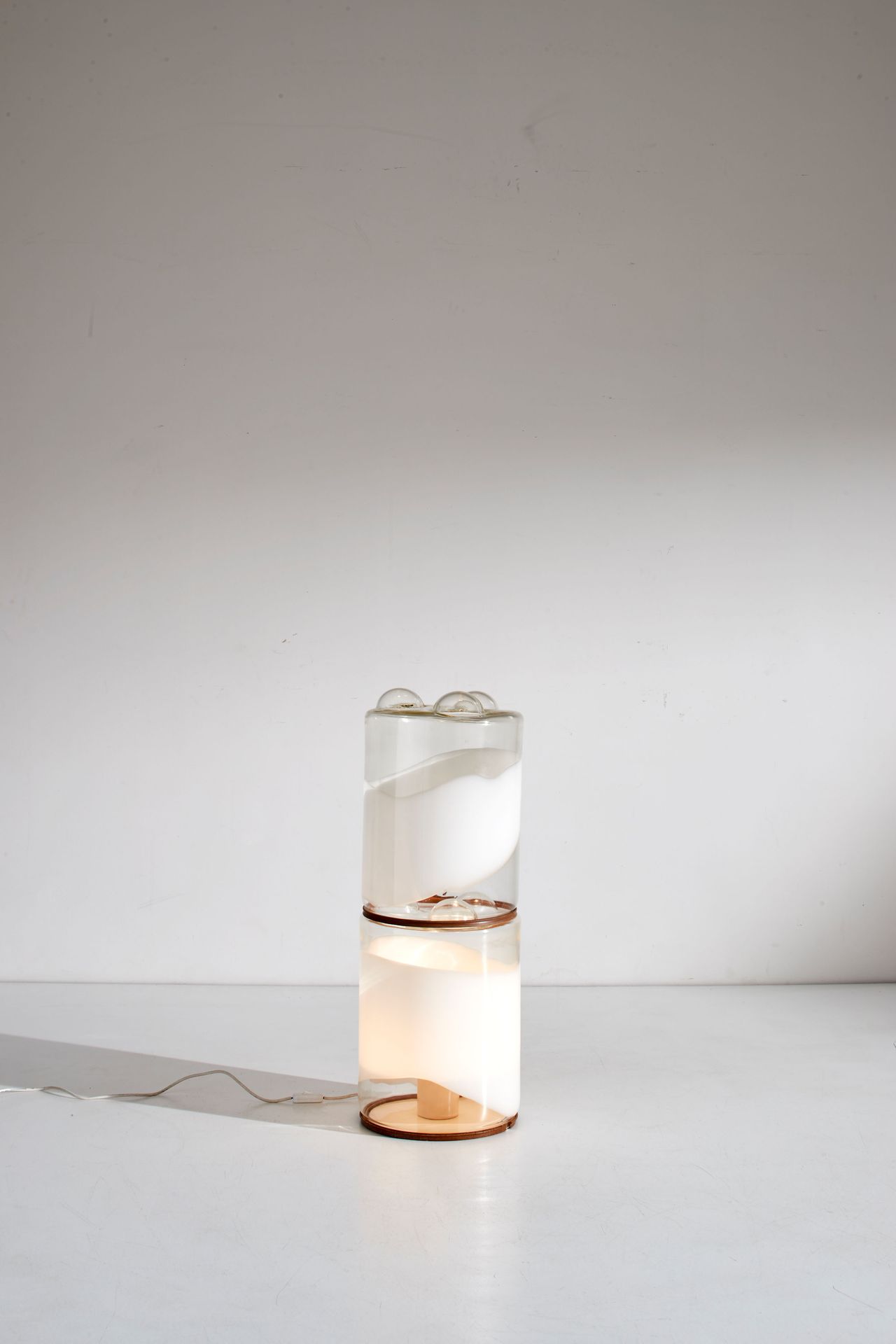 Giusto Toso 落地灯。透明玻璃元素与牛奶玻璃incalmo带。Production Fratelli Toso 1970年代
cm 85x32
A F&hellip;