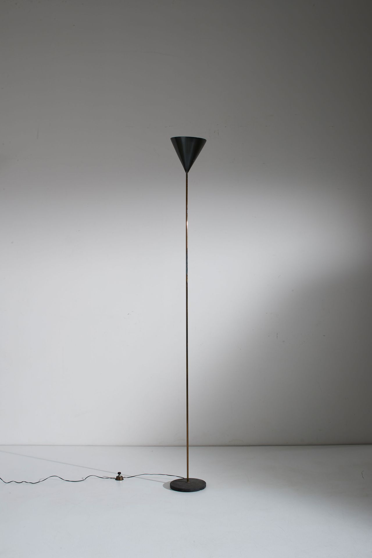 Luigi Caccia Dominioni Floor lamp mod. LTE5 Funnel. Embossed cast iron, brass. A&hellip;
