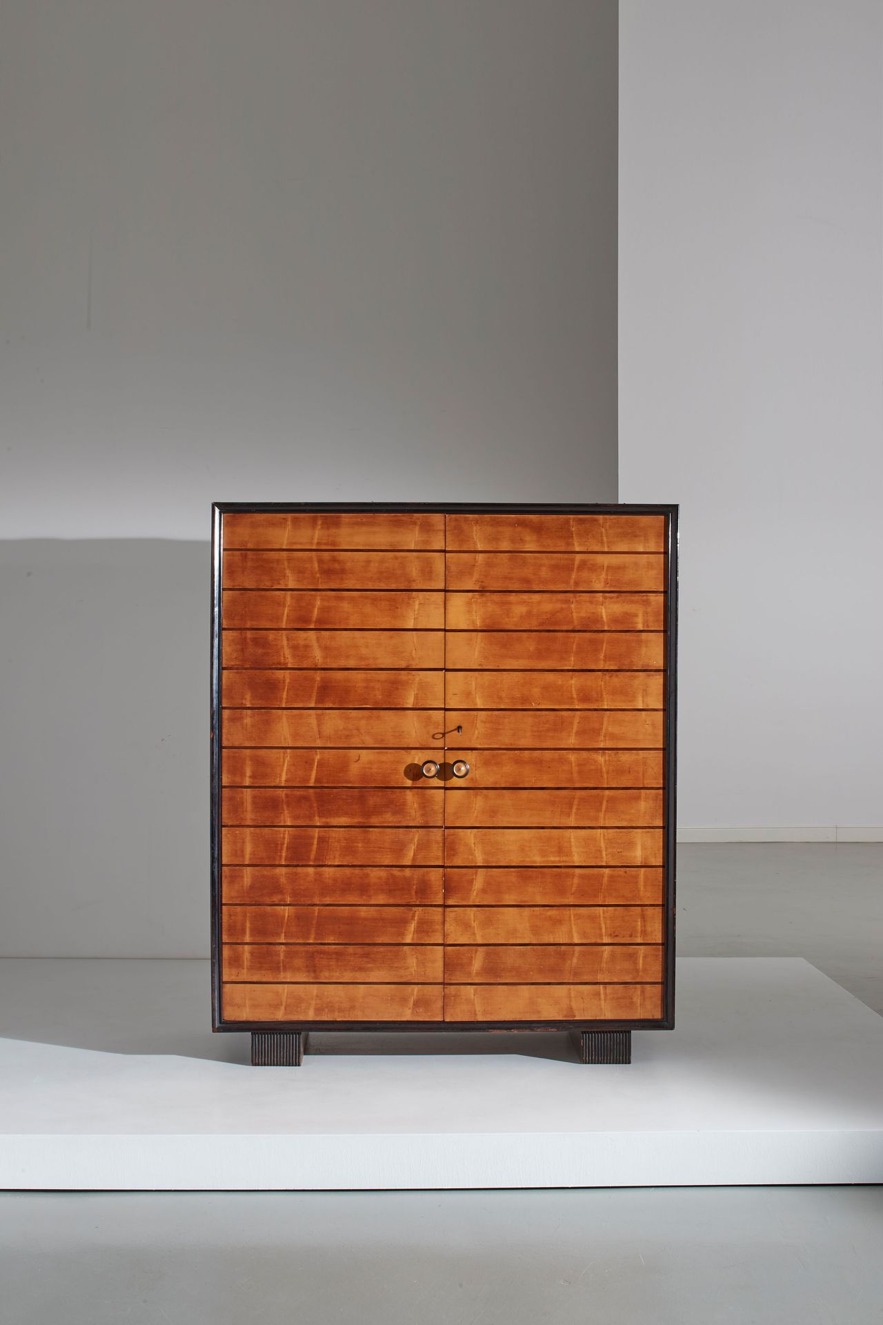 Manifattura Italiana Deco cabinet. Maple wood, exotic wood.
Cm 176x145x53.5
AN I&hellip;