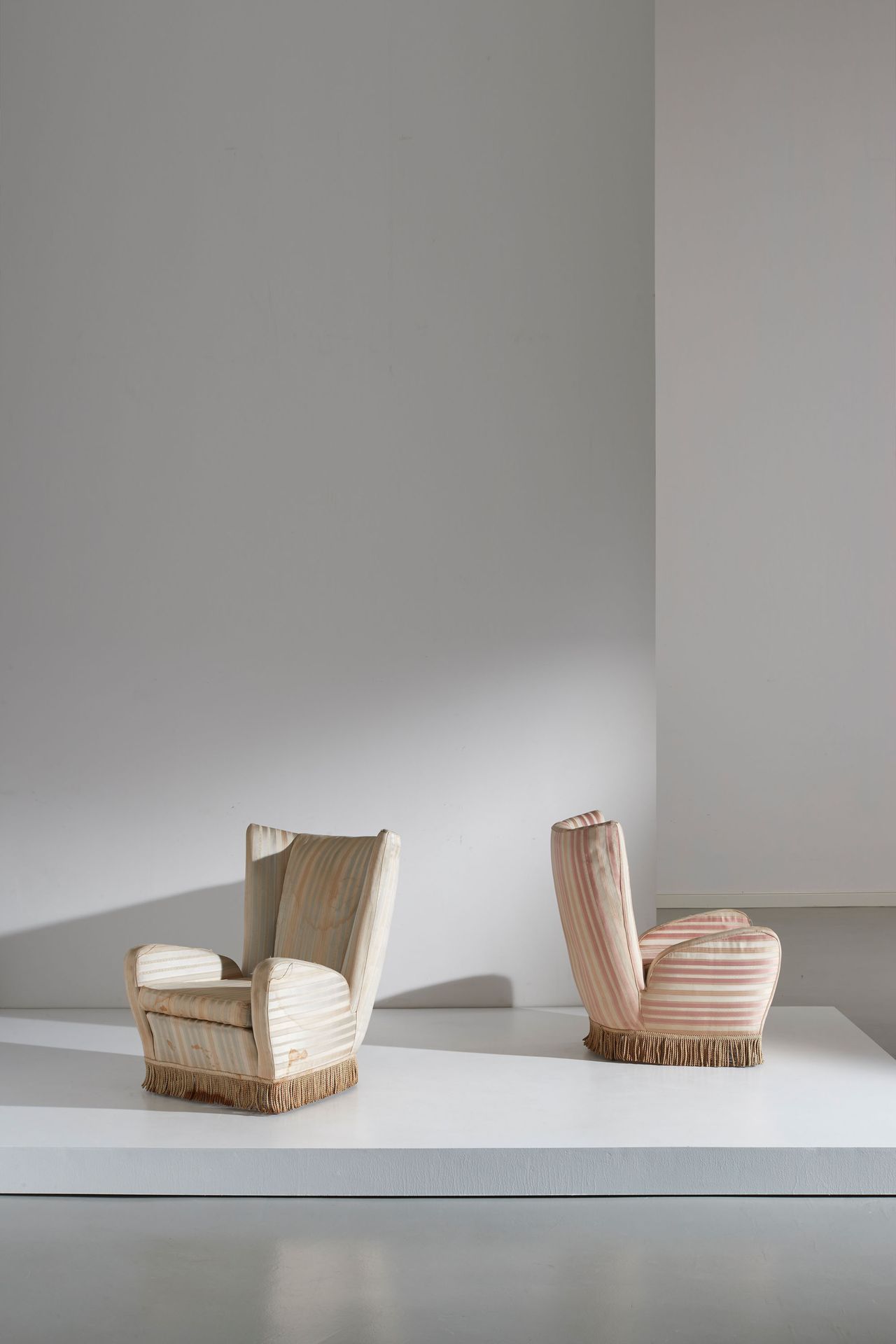 PAOLO BUFFA (ATTRIB. A) Paar Sessel. Holz, gepolstertes Gewebe. Italien ca. 1950&hellip;
