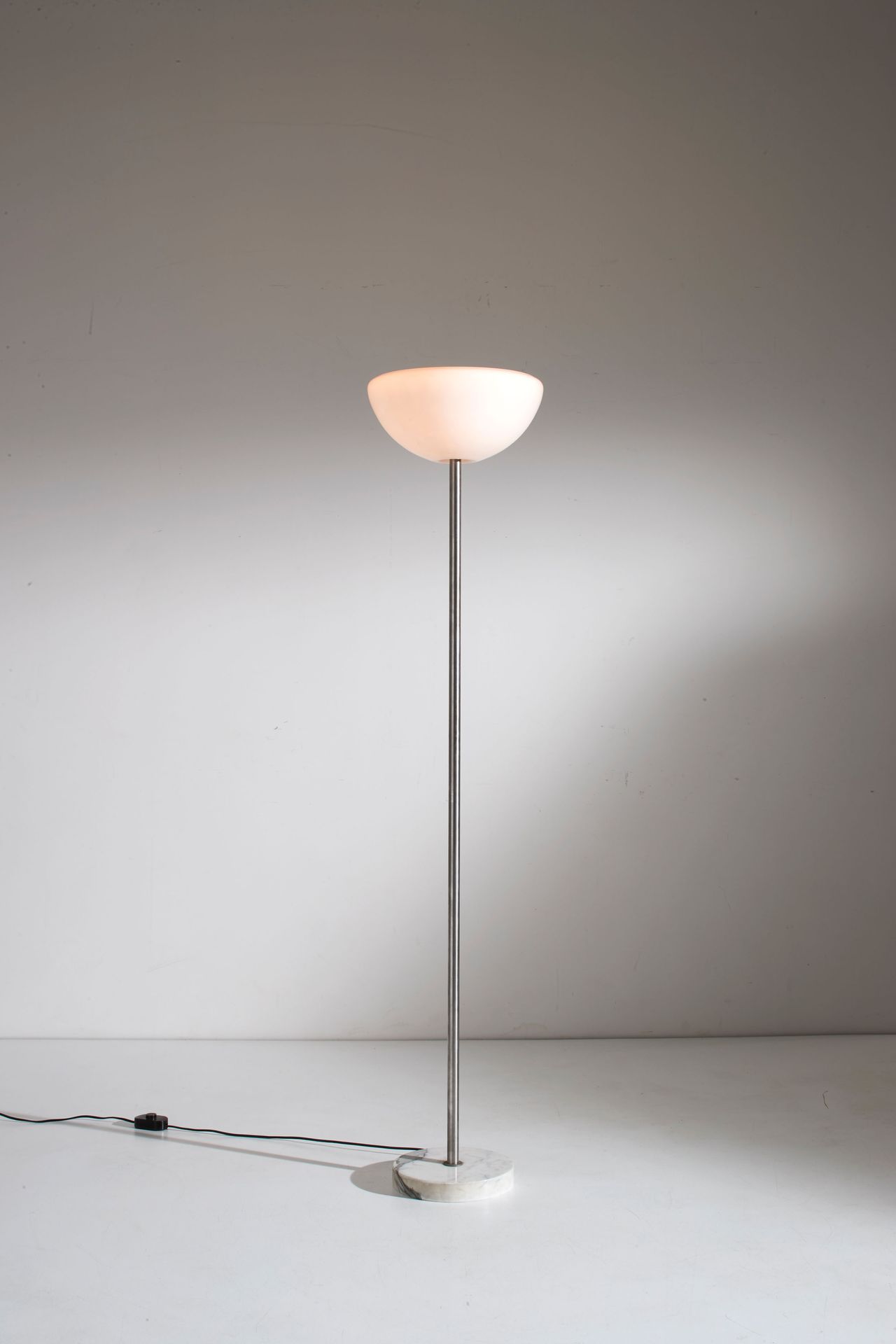 ACHILLE E PIERGIACOMO CASTIGLIONI Floor lamp mod. Poppy. Marble, chrome-plated b&hellip;