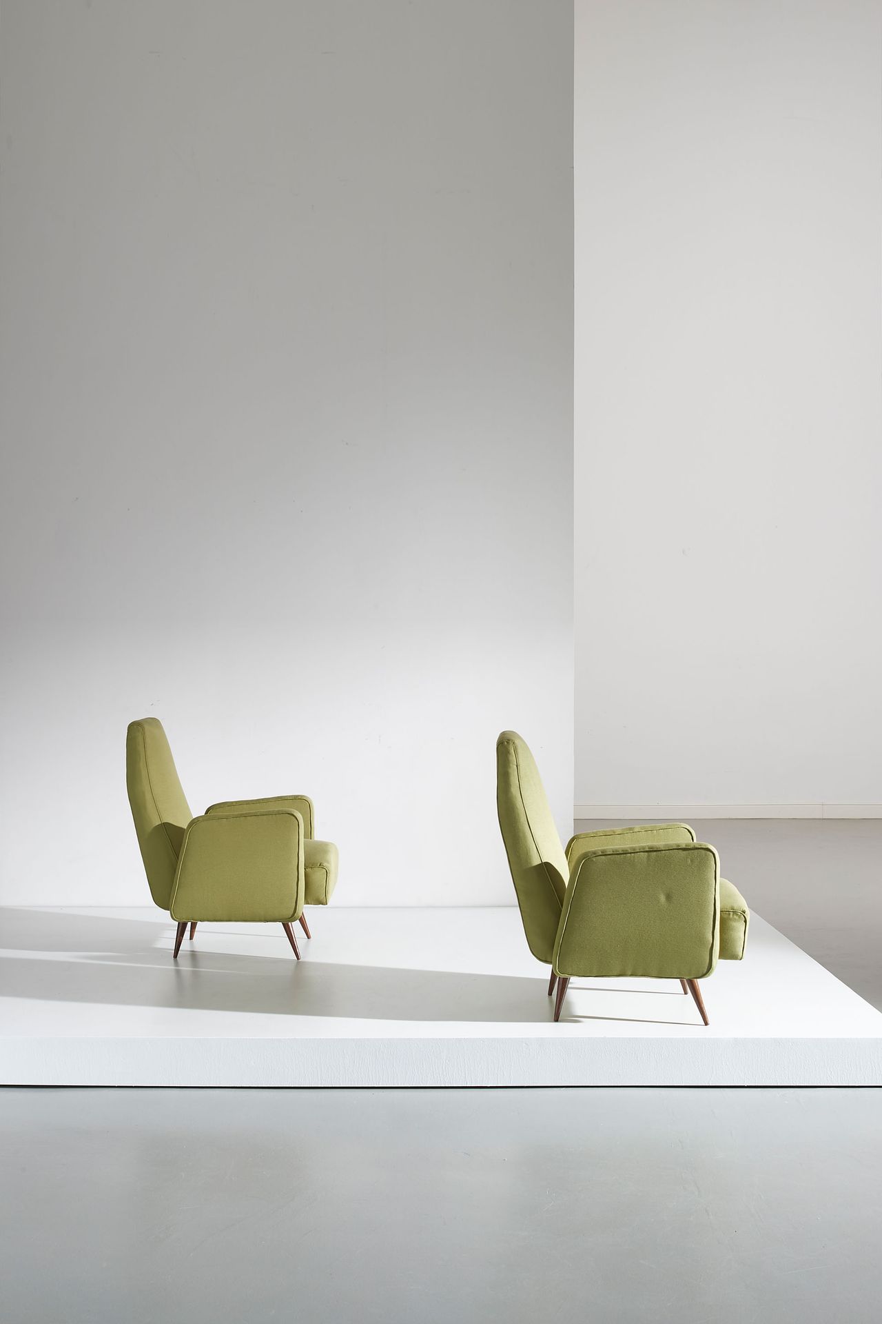 Manifattura Italiana Pair of armchairs. Turned wood, upholstered fabric. Italy 1&hellip;