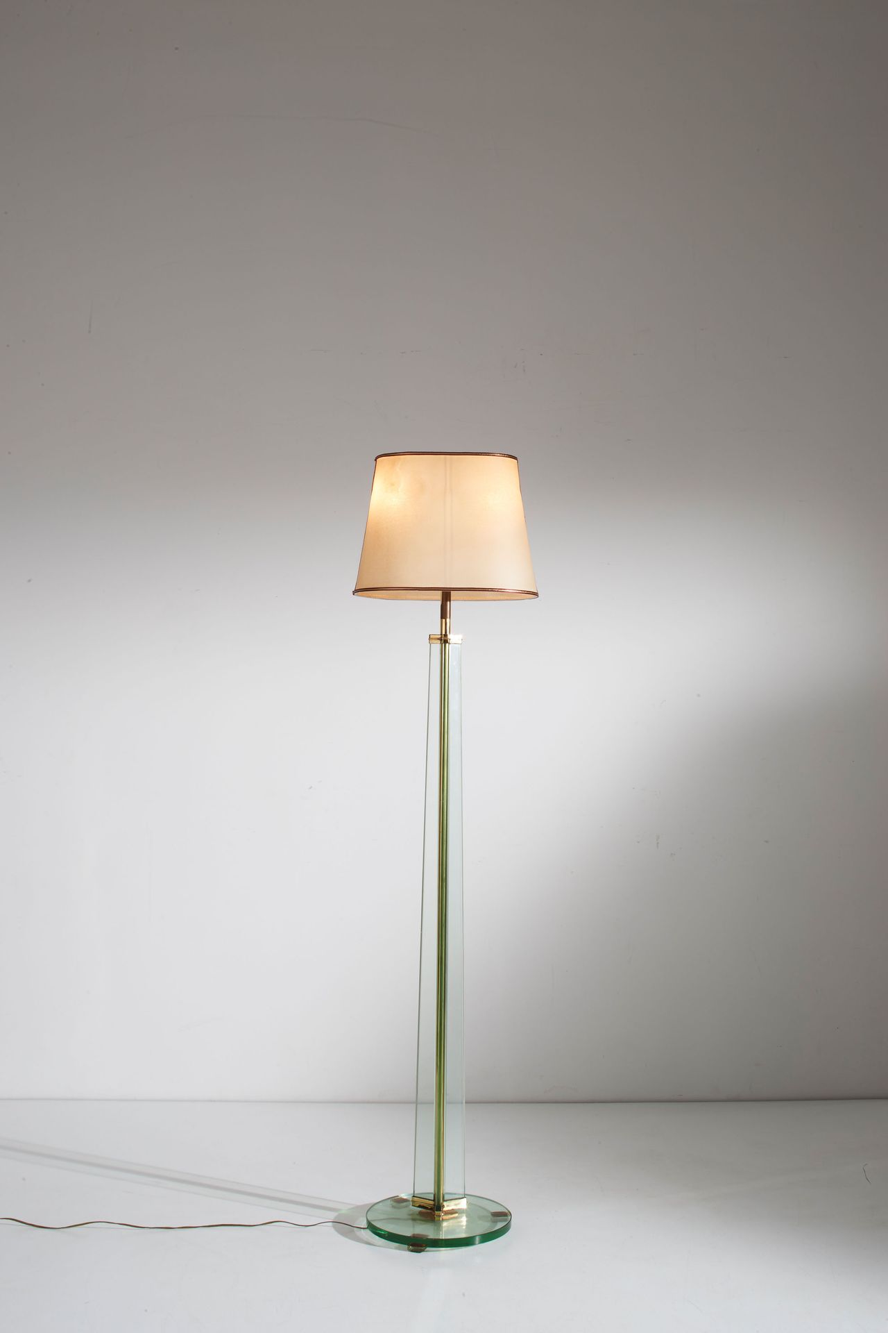 LUIGI FONTANA (ATTRIB. A) Floor lamp. Brass, ground crystal, fabric. Production &hellip;
