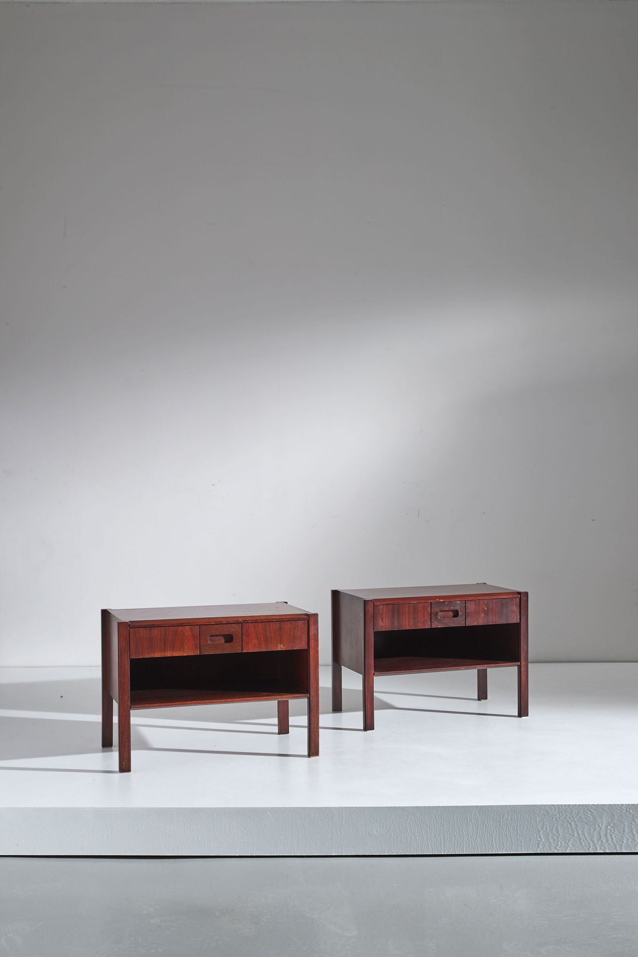 SORMANI Pair of nightstands. Exotic wood. Italy ca. 1960s.
Cm 50x69x40
A PAIR OF&hellip;