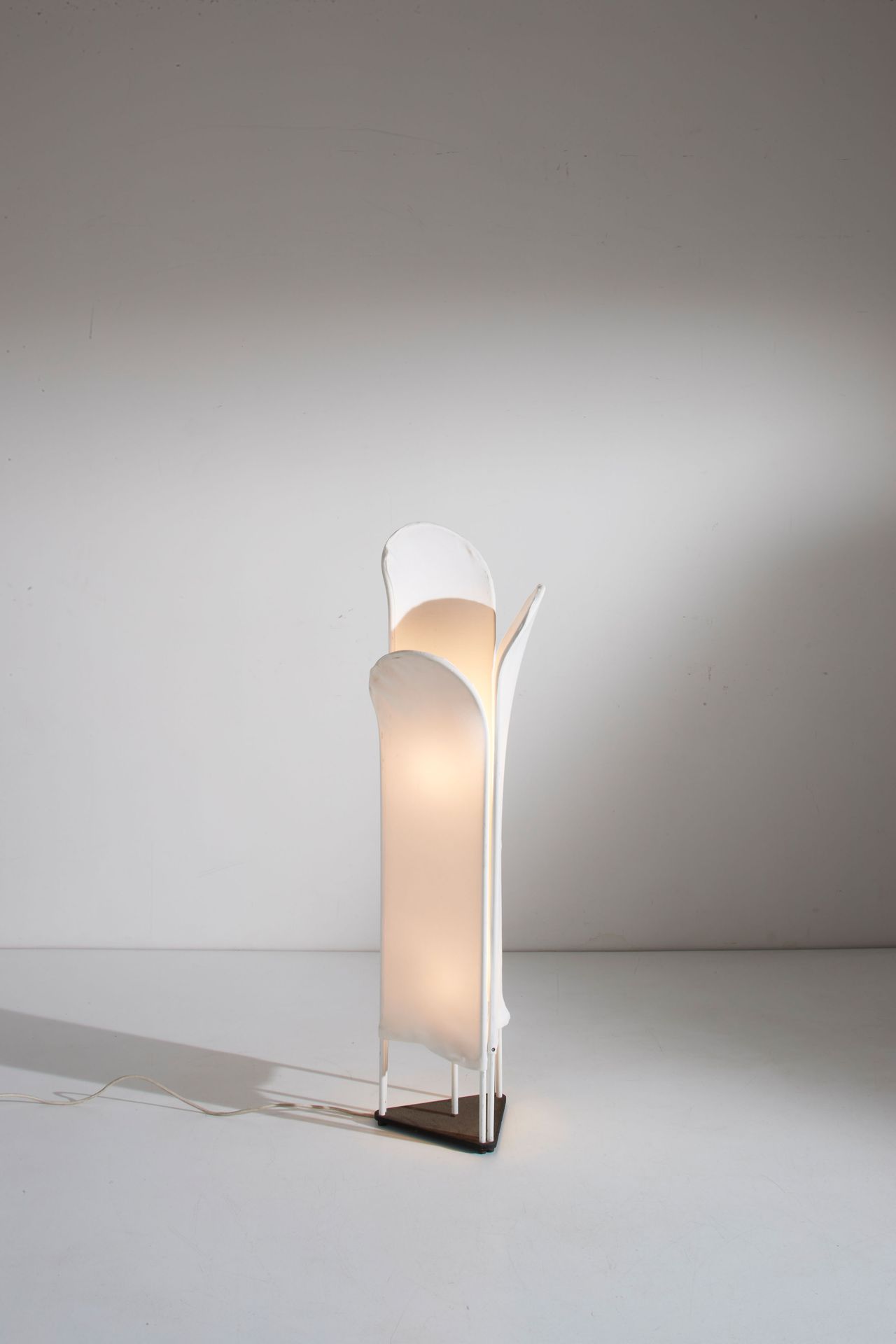 KAZUHIDE TAKAHAMA (ATTRIB. A) Floor lamp. Embossed metal, enameled metal, canvas&hellip;
