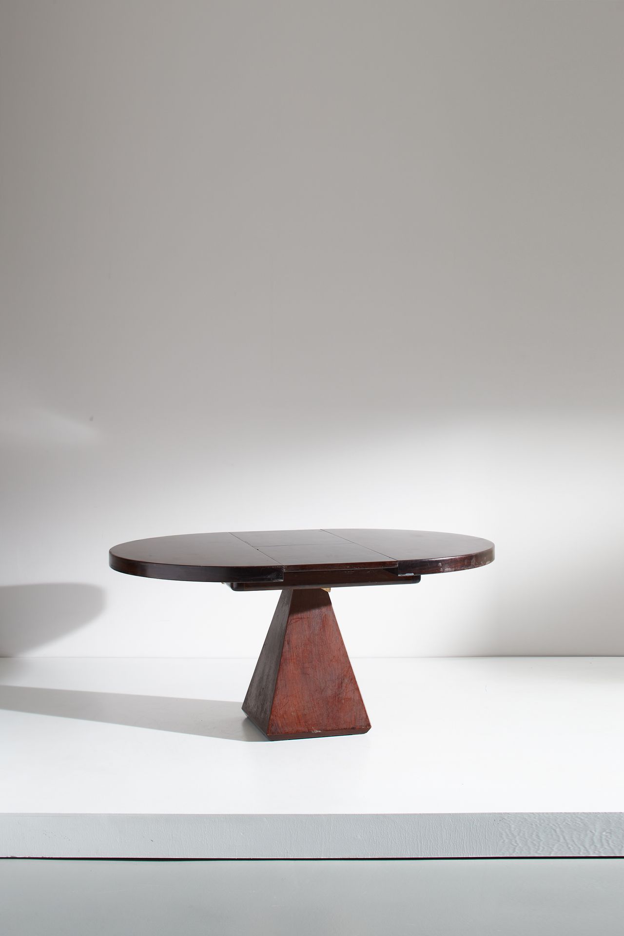 VITTORIO INTROINI Mesa extensible serie Chelsea. Madera exótica. Producción Sapo&hellip;