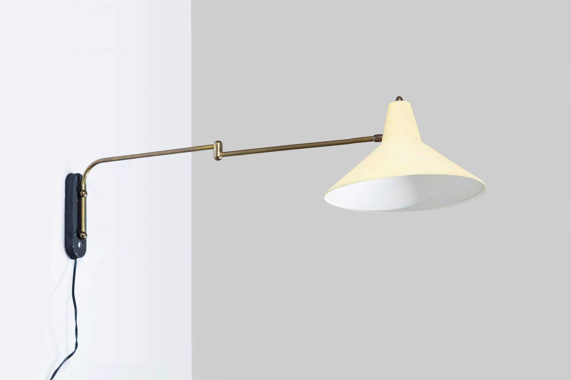 STILUX Wall lamp. Brass, enameled metal. 1960s.
19x28x84 cm.
A WALL LAMP BY STIL&hellip;