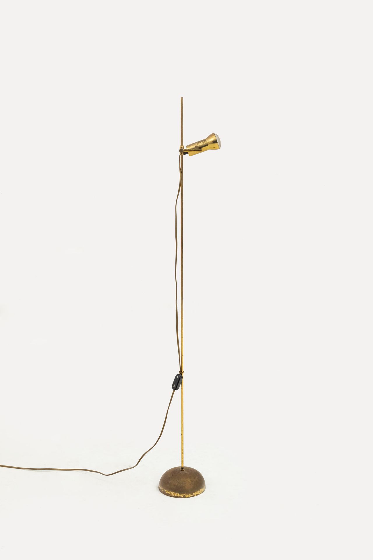 MANIFATTURA ITALIANA Floor lamp. Brass. 1960s.
132x16x16 cm
AN ITALIAN FLOOR LAM&hellip;