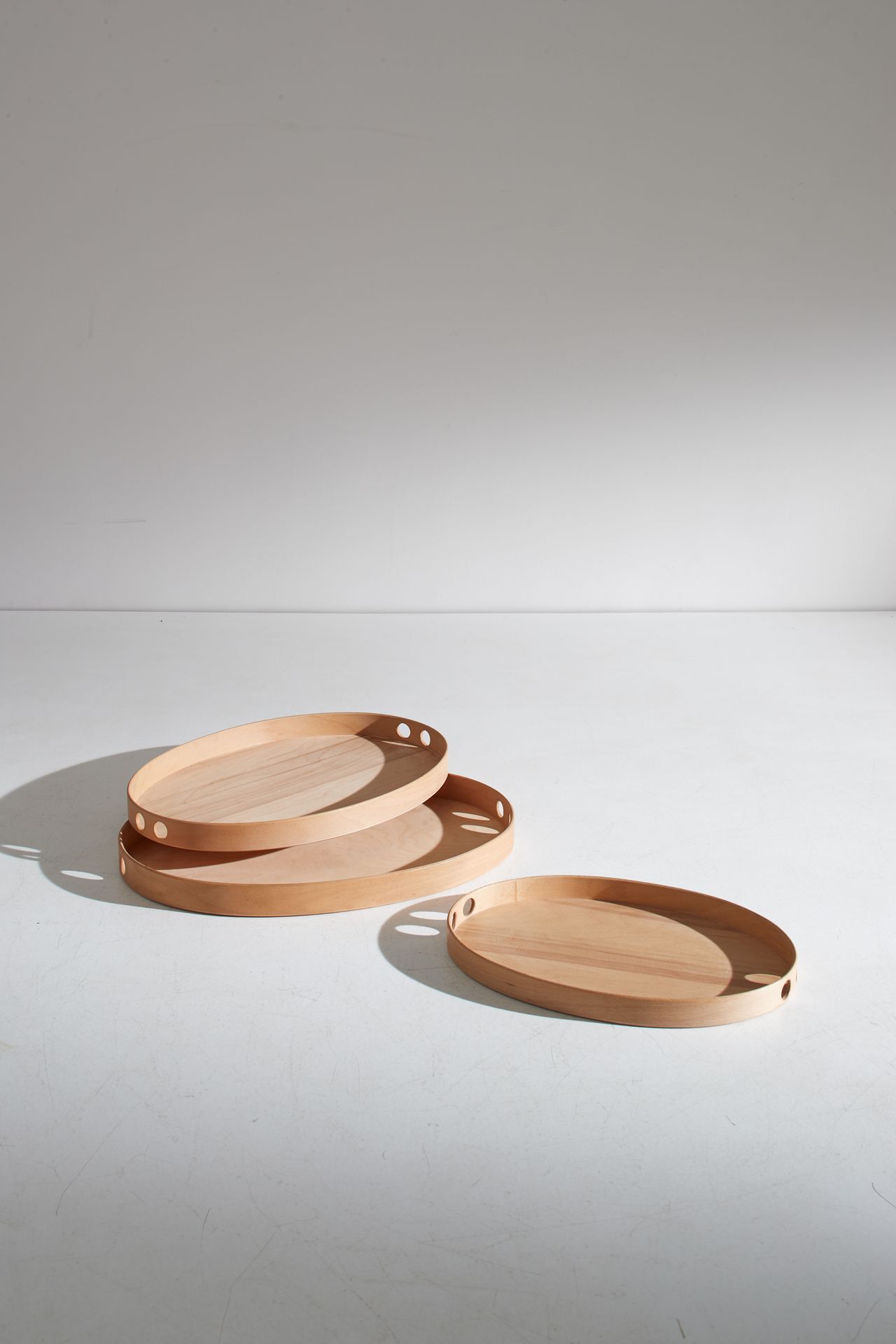 ONTANO DANIELA MOLA & INGO KNUT Three trays. Plywood. Italy 1980s.
4x44.5x31 cm;&hellip;