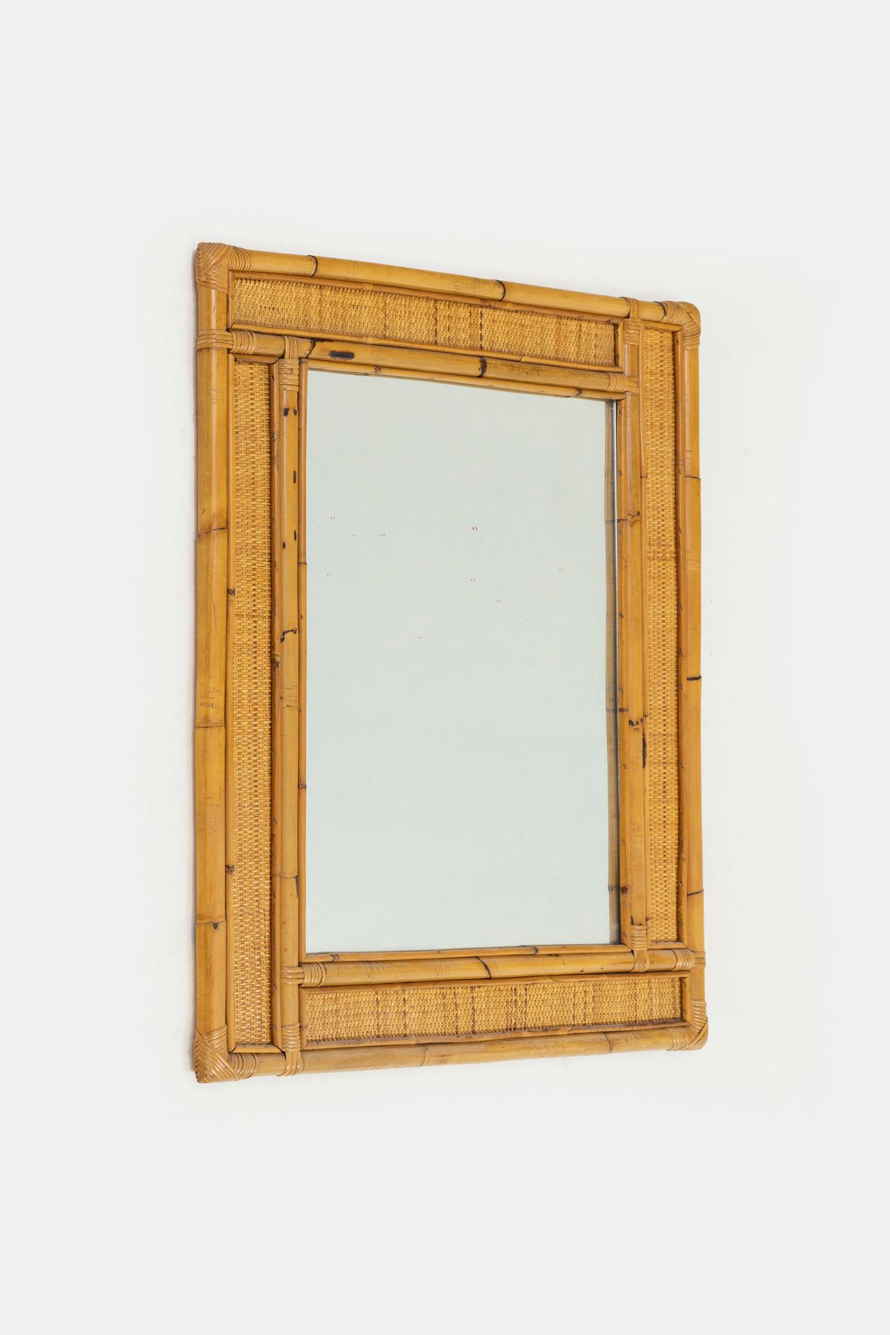 VIVAI DEL SUD 镜子。印度的甘蔗，木头，镜面玻璃。制造商的标记。意大利1970年代。
95x75x3厘米 
VIVAI DEL SUD的镜子



&hellip;