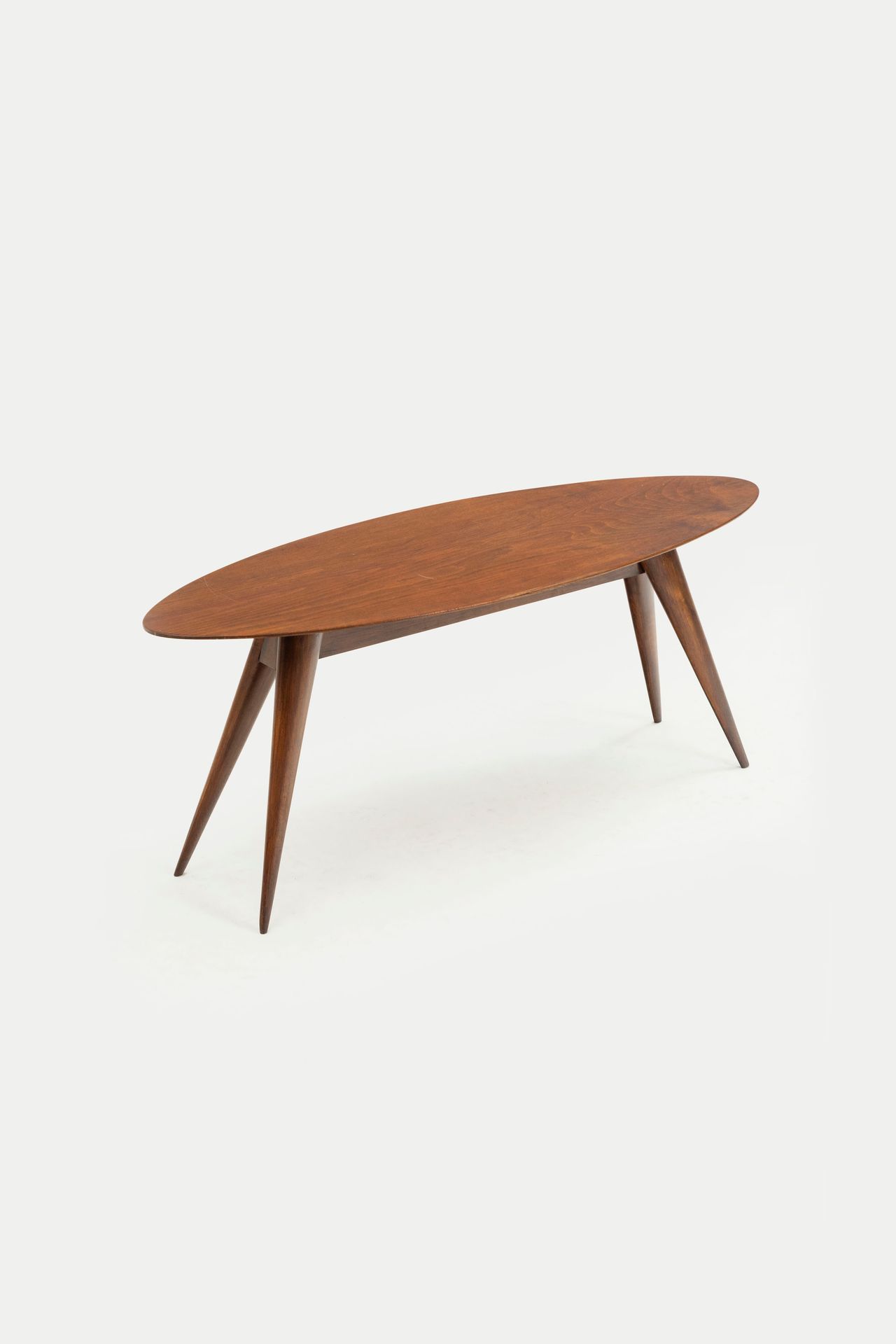MANIFATTURA ITALIANA 矮桌。柚木，胶合板贴面的异国木材。1960s. 
Cm 40x100x34
一张意大利矮桌 



状况良好，可忽略不&hellip;