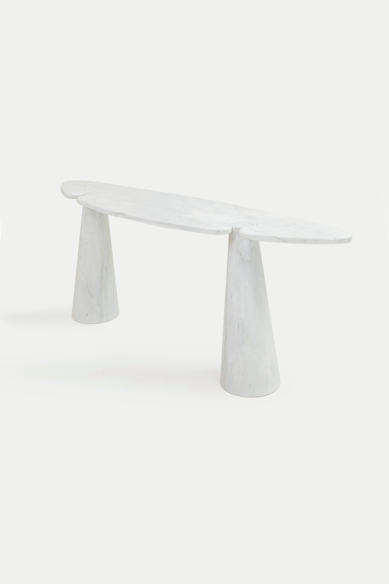 ANGELO MANGIAROTTI Eros系列的控制台桌。车削的大理石。Skipper生产的1980年代。 
cm 73x180x45
A.MANGIARO&hellip;