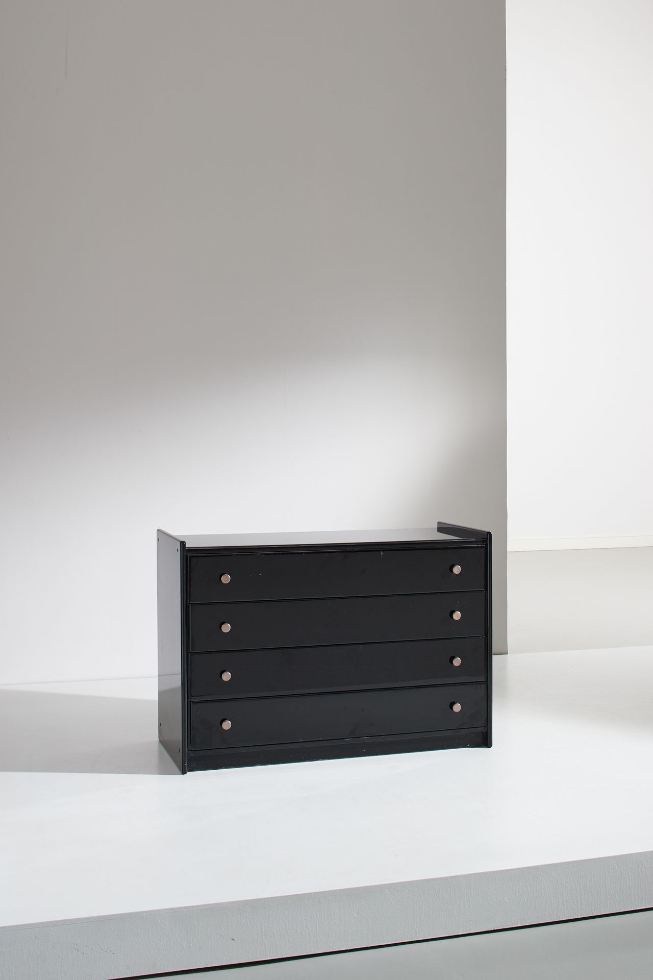 LUIGI CACCIA DOMINIONI (ATTRIB. A) Chest of drawers. Lacquered, nickel-plated br&hellip;