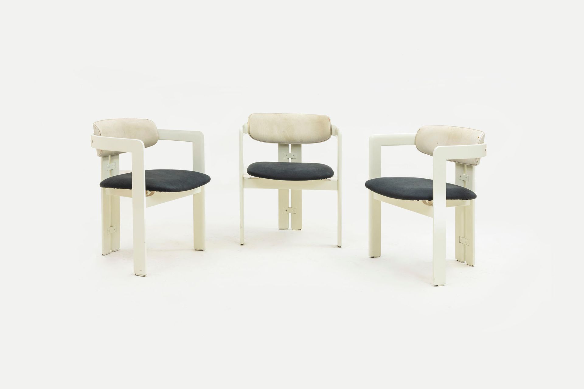 AUGUSTO SAVINI Trois petits fauteuils mod. Pamplona. Bois laqué, laiton nickelé,&hellip;