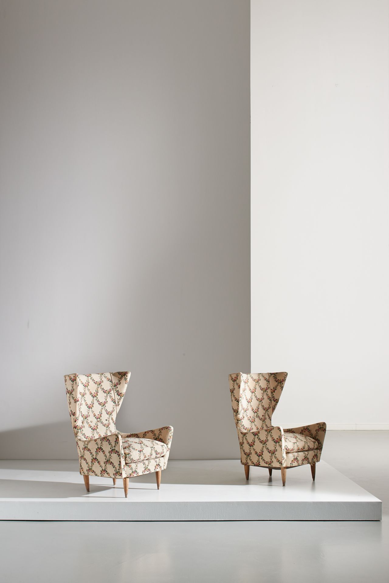 CESARE LACCA Pair of armchairs. Turned beech wood, upholstered fabric. Italy 195&hellip;