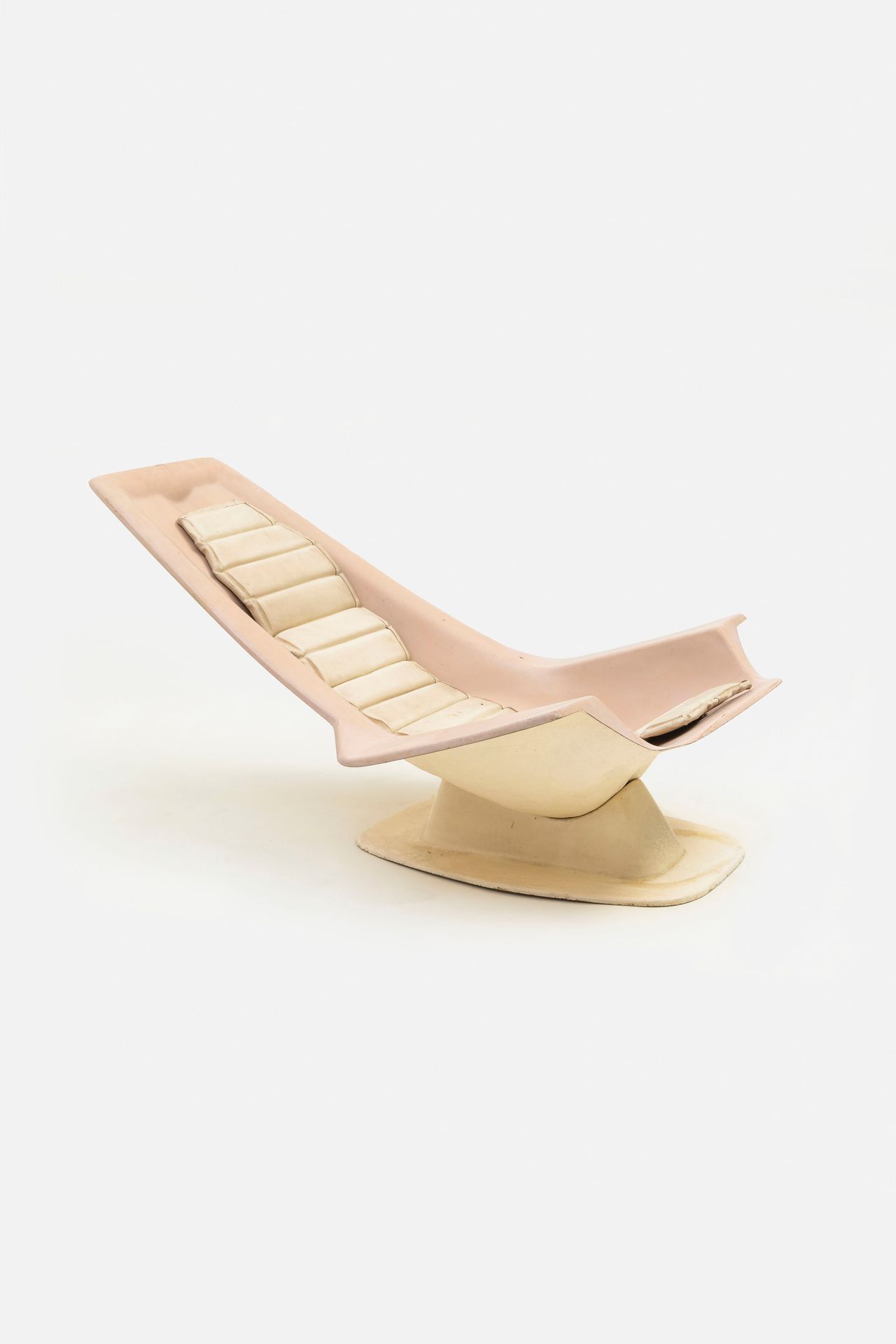 MANIFATTURA FRANCESE 扶手椅。玻璃纤维，软垫家具。1960s. 
61x75x110厘米
法国扶手椅



状况良好，有条纹和磨损的痕迹，有&hellip;
