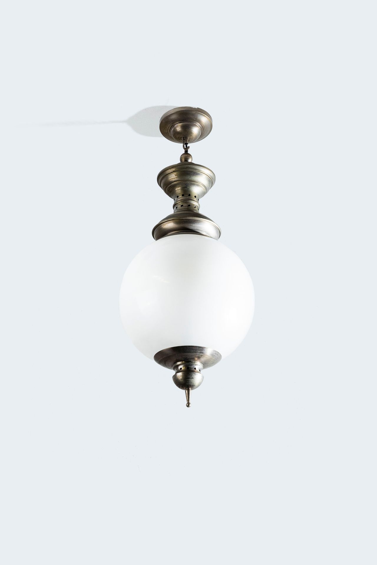LUIGI CACCIA DOMINIONI 灯笼型号：LS1。黄铜，缎面处理的玻璃。20世纪50年代Azucena出品。 
厘米90x33x33
L. Cac&hellip;