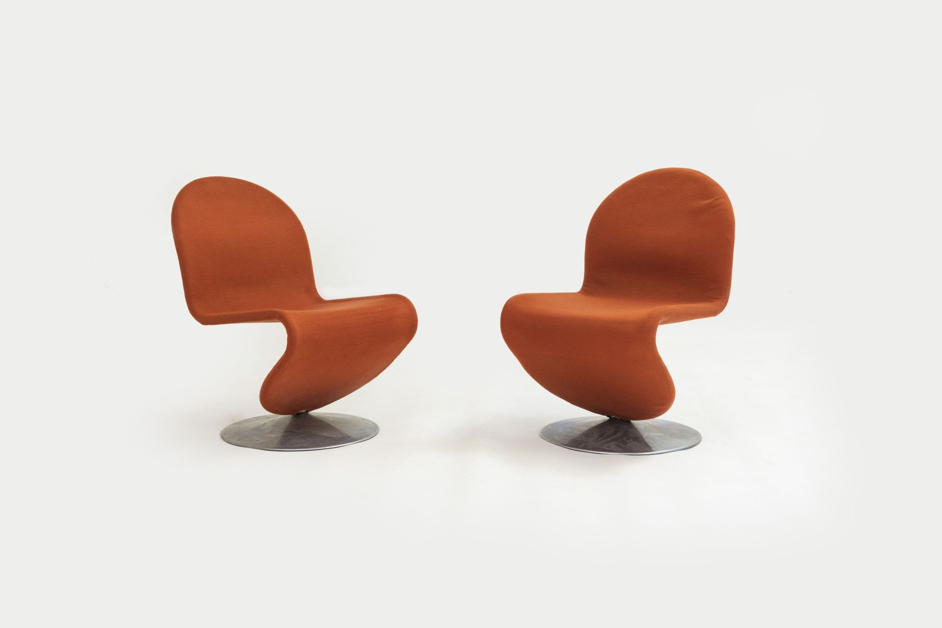 VERNER PANTON Pair of armchairs from the 1:2:3 series. Polished steel, fabric up&hellip;