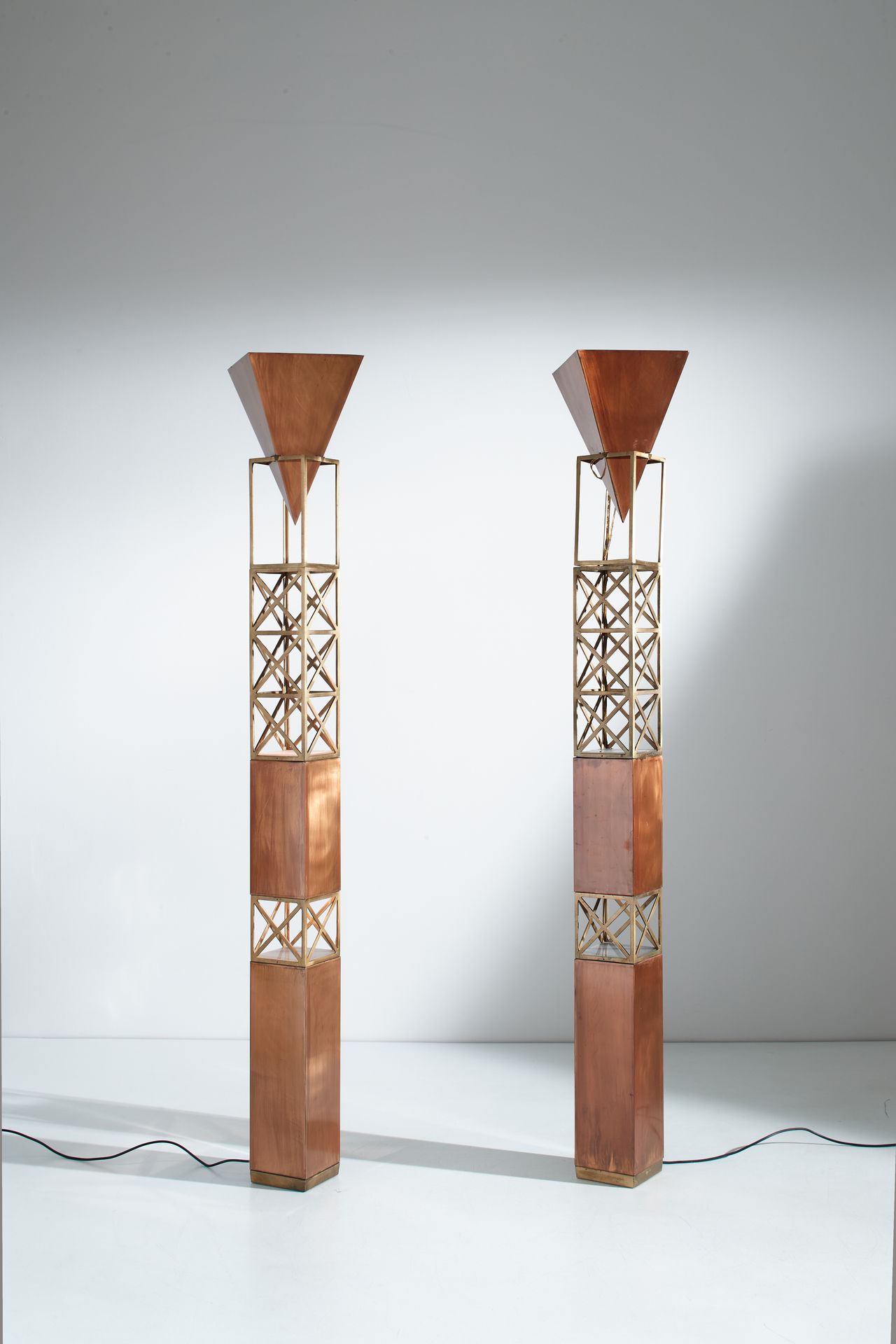 LUCA SCACCHETTI Pair of floor lamps. Brass, patinated copper. Production Bottega&hellip;