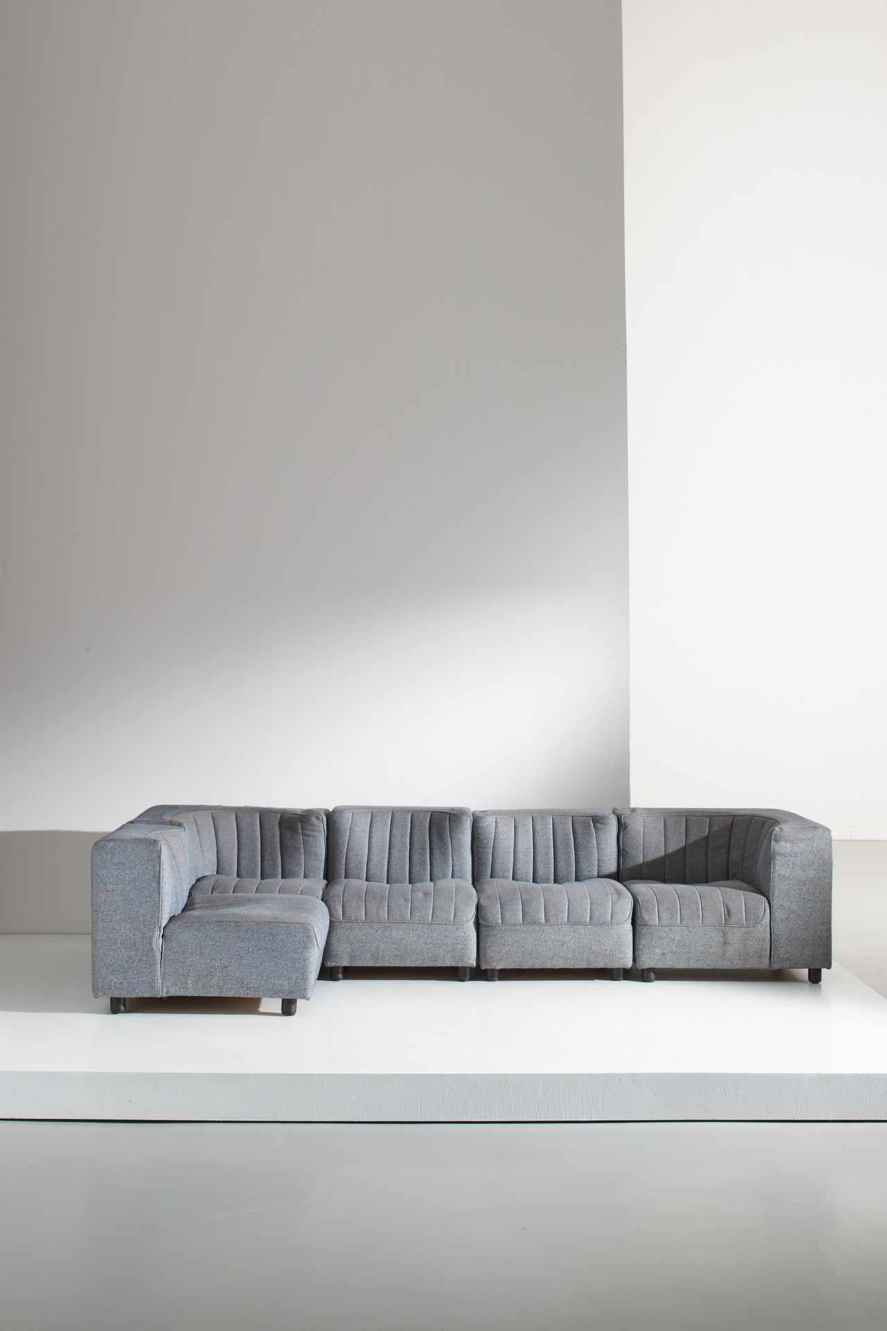TITO AGNOLI Modulares Sofa Mod. Novemila. Kunststoff, gepolstertes Gewebe. Produ&hellip;