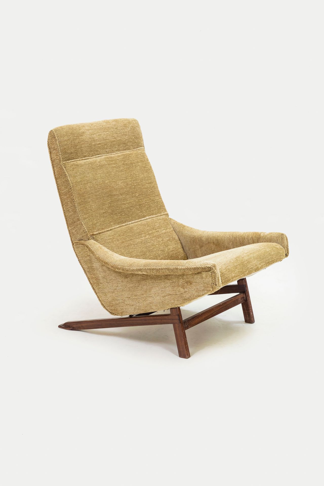 GIANFRANCO FRATTINI Raro sillón mod. 880. Madera maciza tapizada en tela. Produc&hellip;