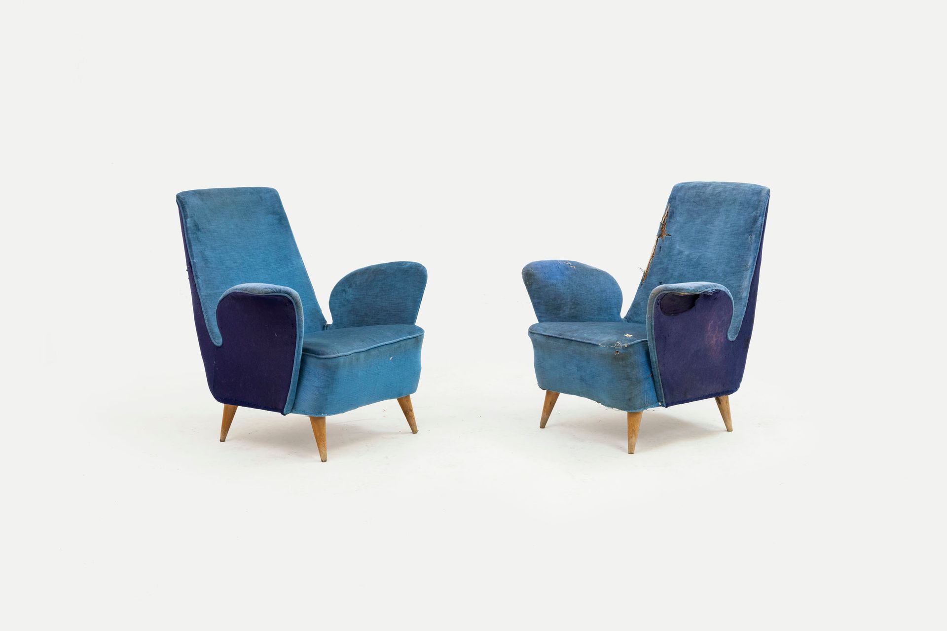 MANIFATTURA ITALIANA Pair of armchairs. Turned wood, upholstered fabric. 1950s.
&hellip;