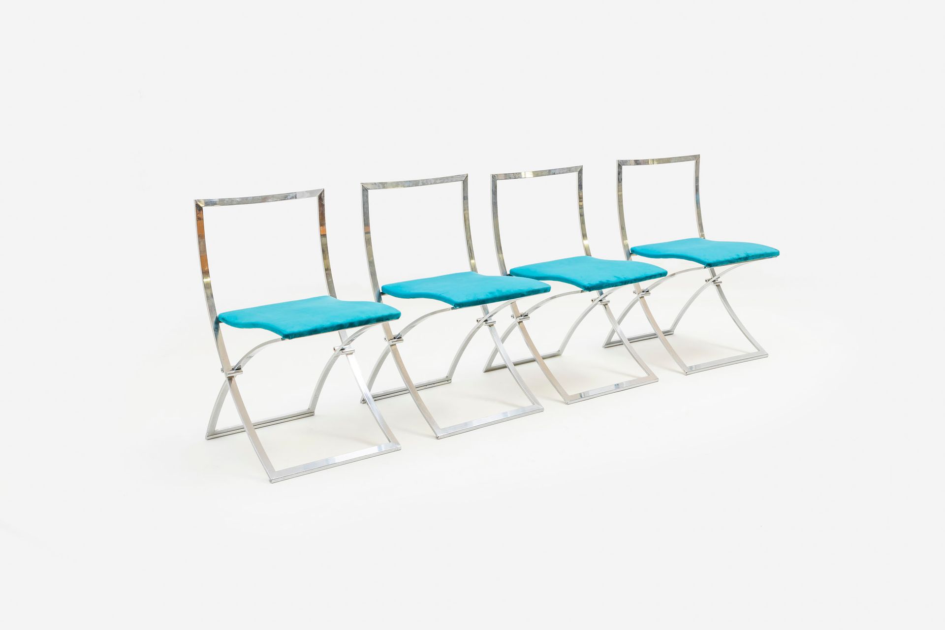 MARCELLO CUNEO 四把折叠椅。镀铬的金属装饰织物。意大利Mobel公司生产，约1970年 
cm 81x46x57
M.Cuneo的四把折叠椅 
D&hellip;