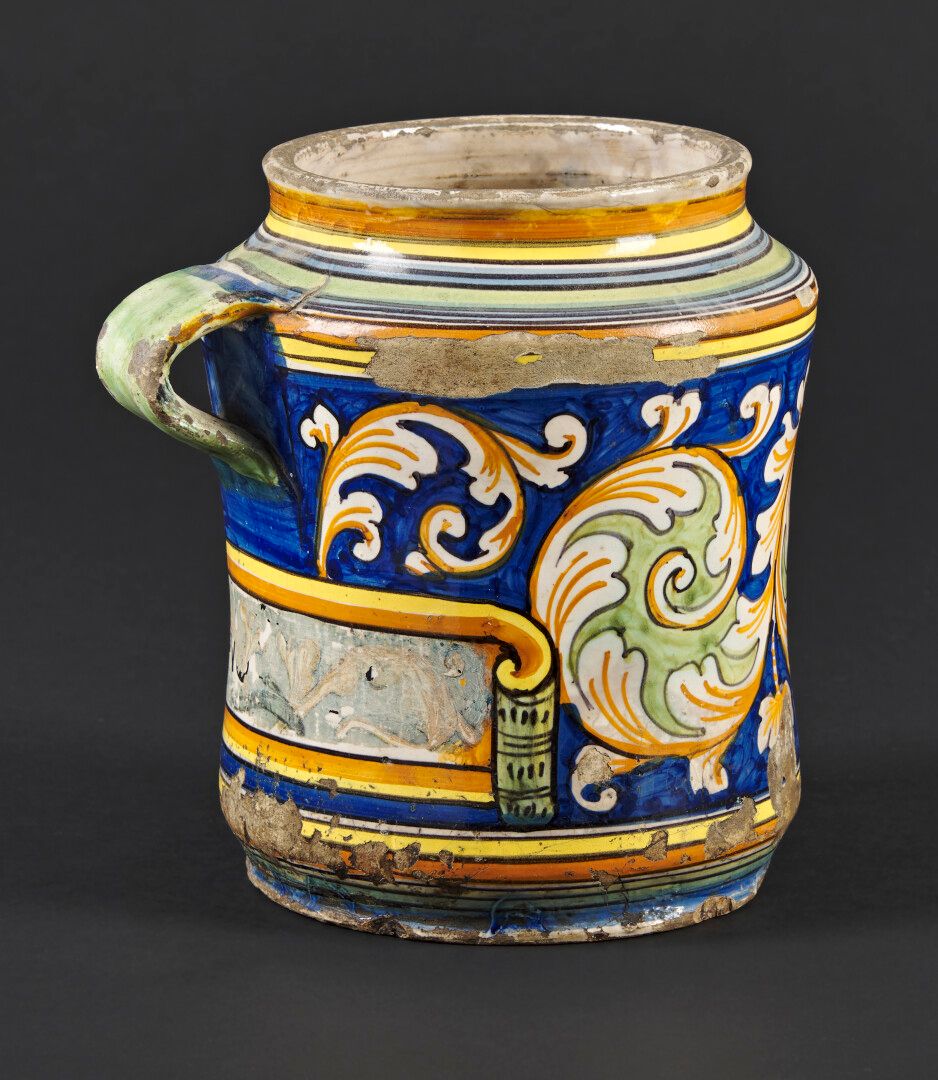 Null Cylindrical Montelupo Albarello with a handle with polychrome decoration of&hellip;
